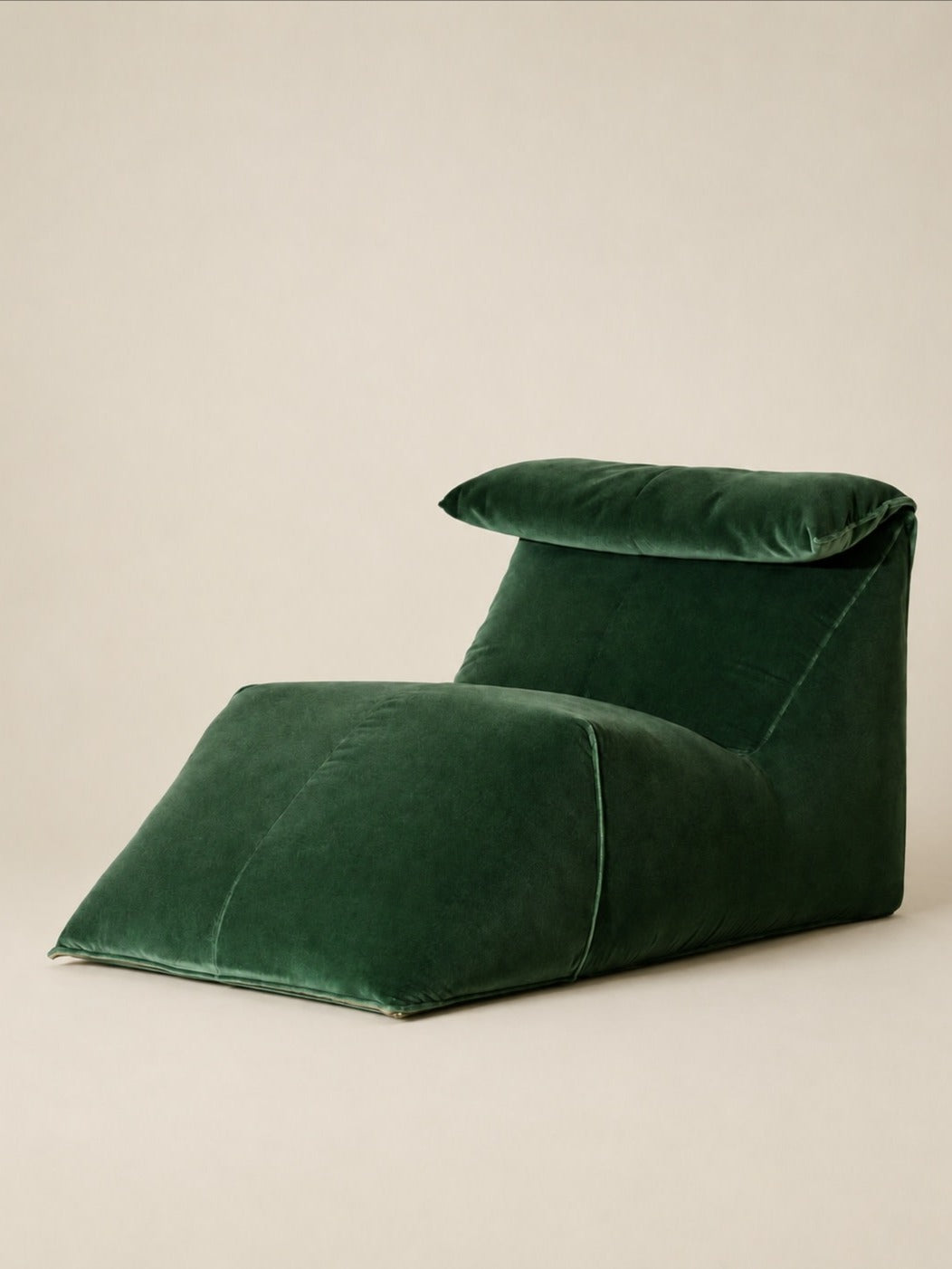 Le Bambole Chaise Lounge by Mario Bellini in Green Velvet Mohair Italy, 1971 by Rémanence | The Oblist