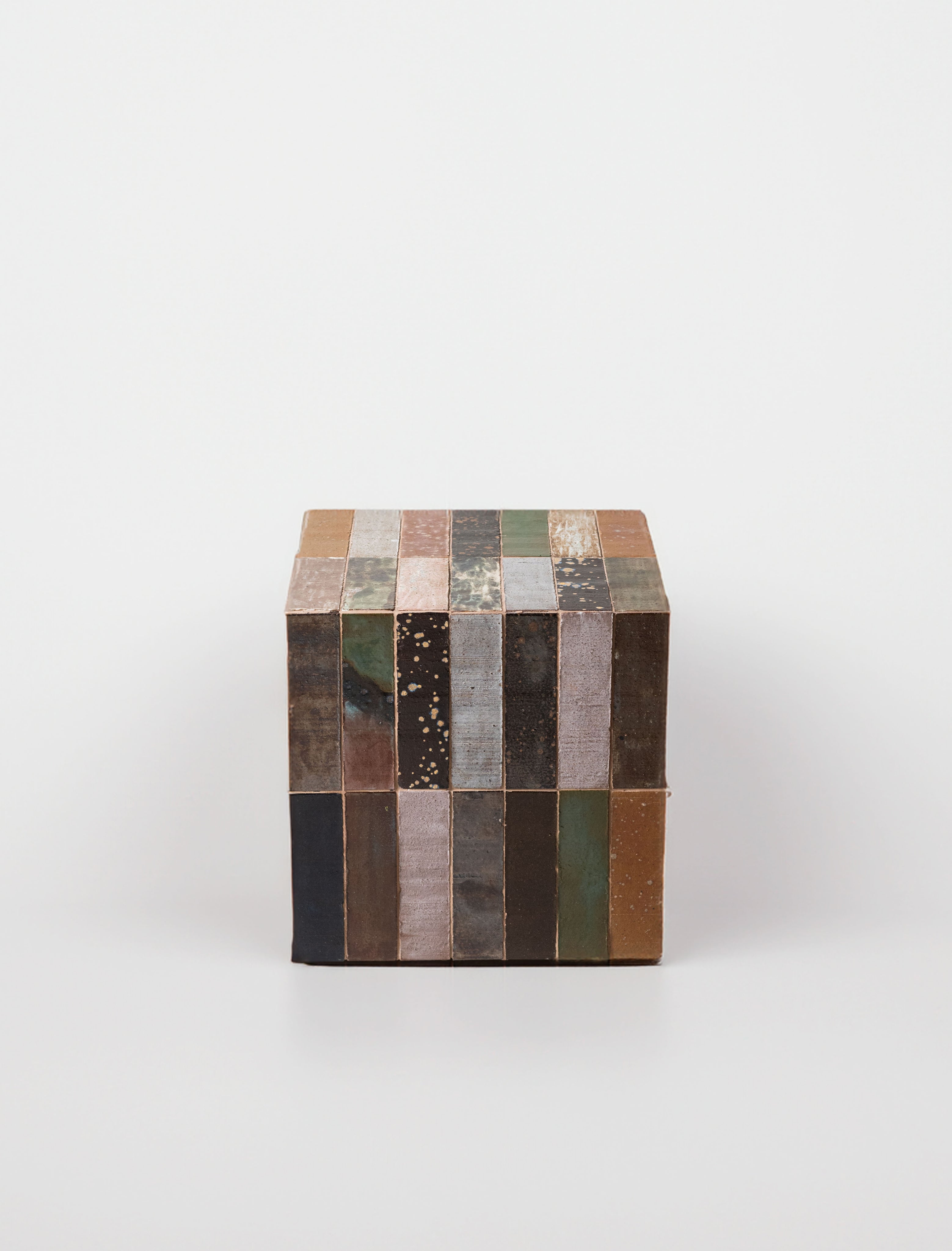 Minerales Side Table — detail view