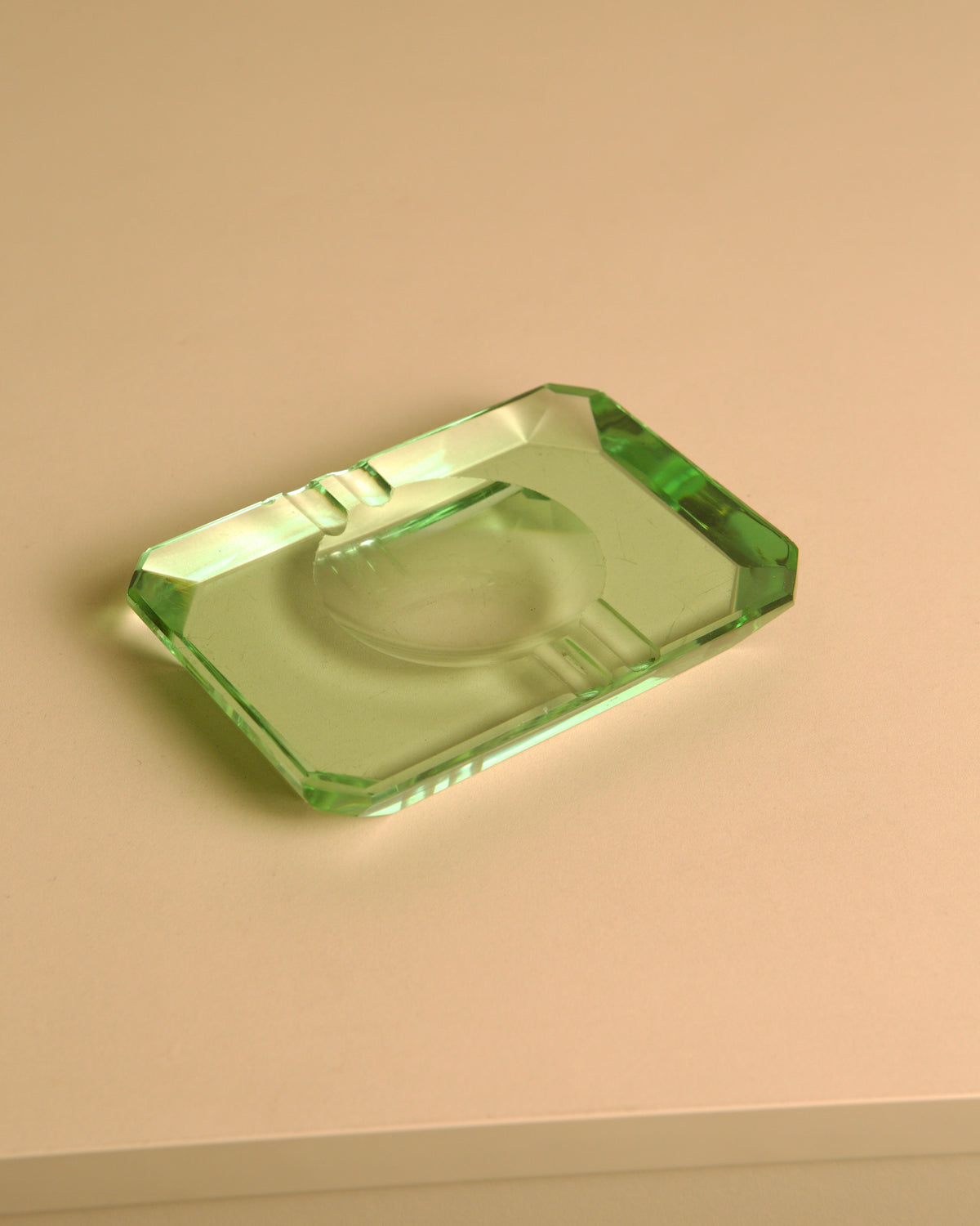 Small Fontana Arte glass ashtray, 1950s — close-up