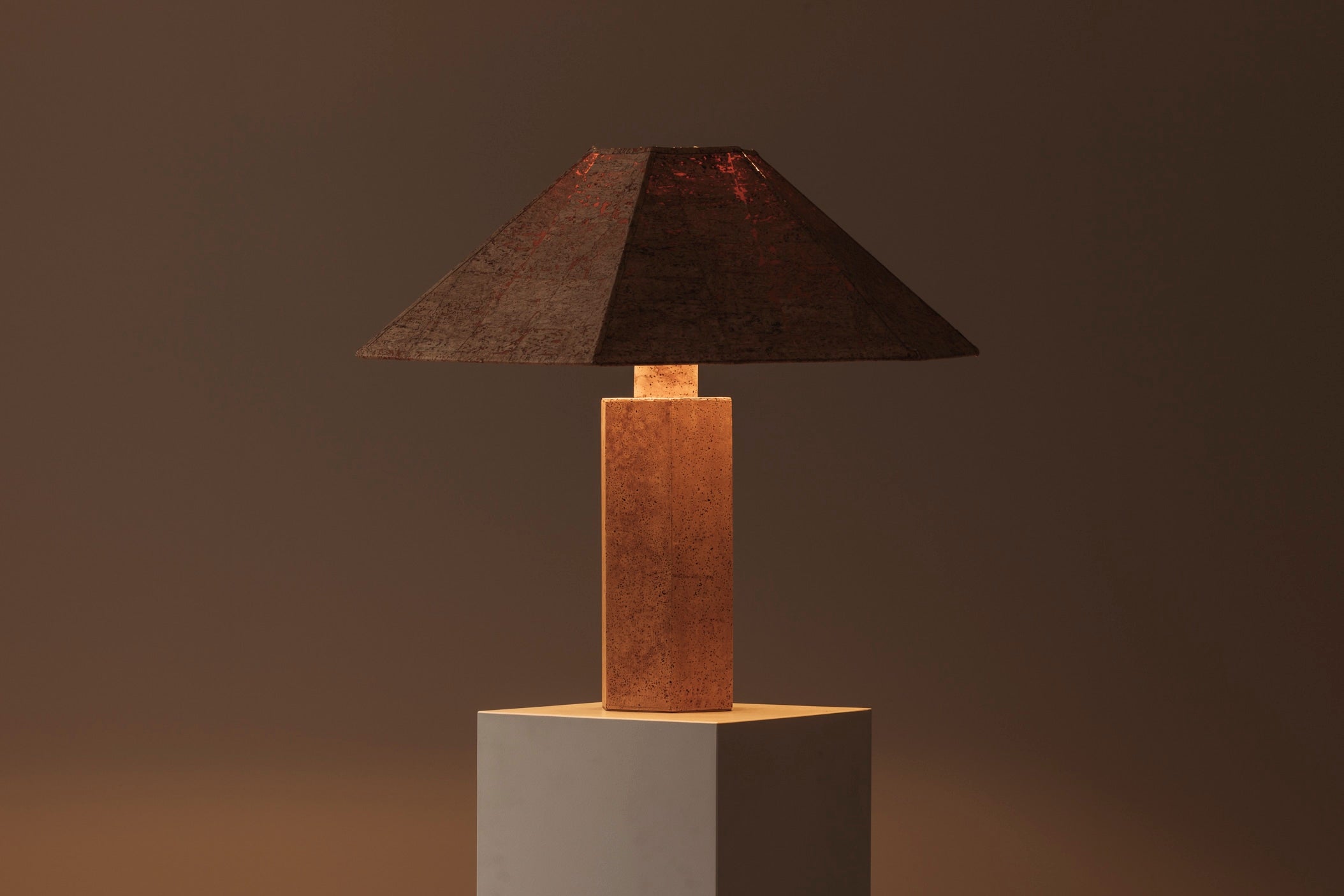 Hexagonal Cork Table Lamp by Ingo Maurer for M Design, Germany 1970s — close-up of cork shade and base