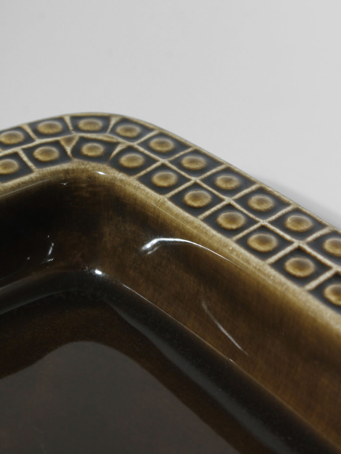 Gunnar Nylund Ceramic Glazed "Kub" Bowl, For Rörstrand, 1960s, Sweden — close-up of textured ceramic rim