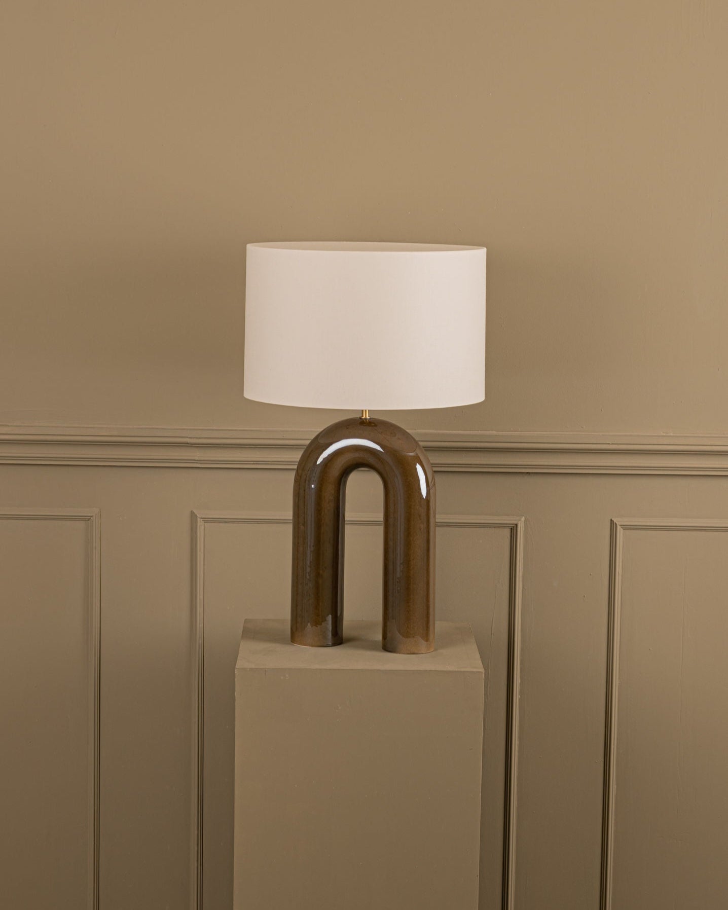 'Arko' Table Lamp in Green Ceramic — side angle