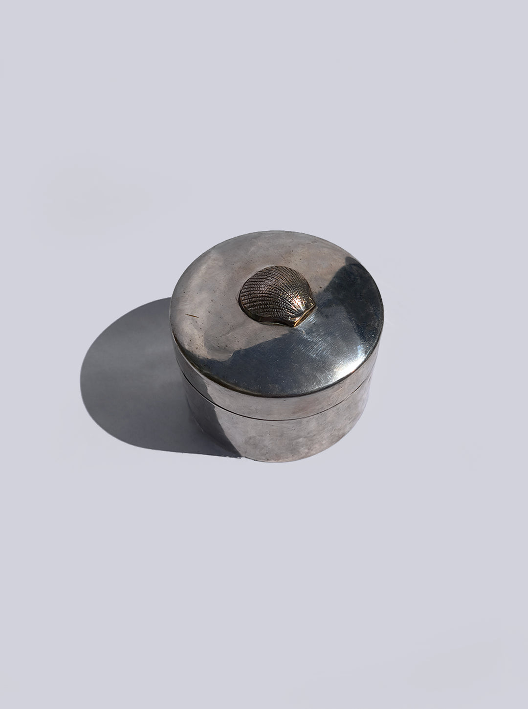 Round Shell Box — side angle