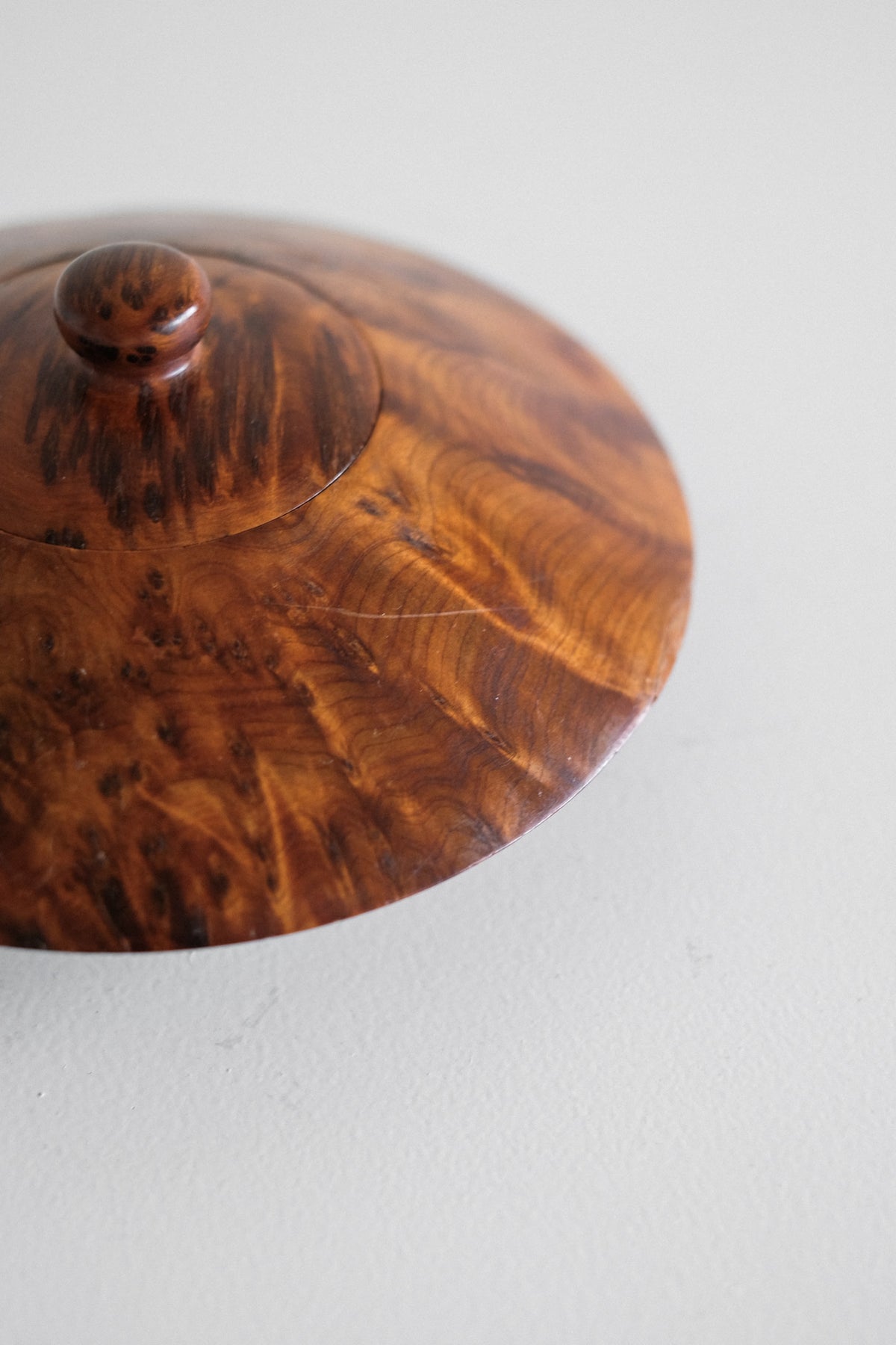 Thuya Wood Box — close-up
