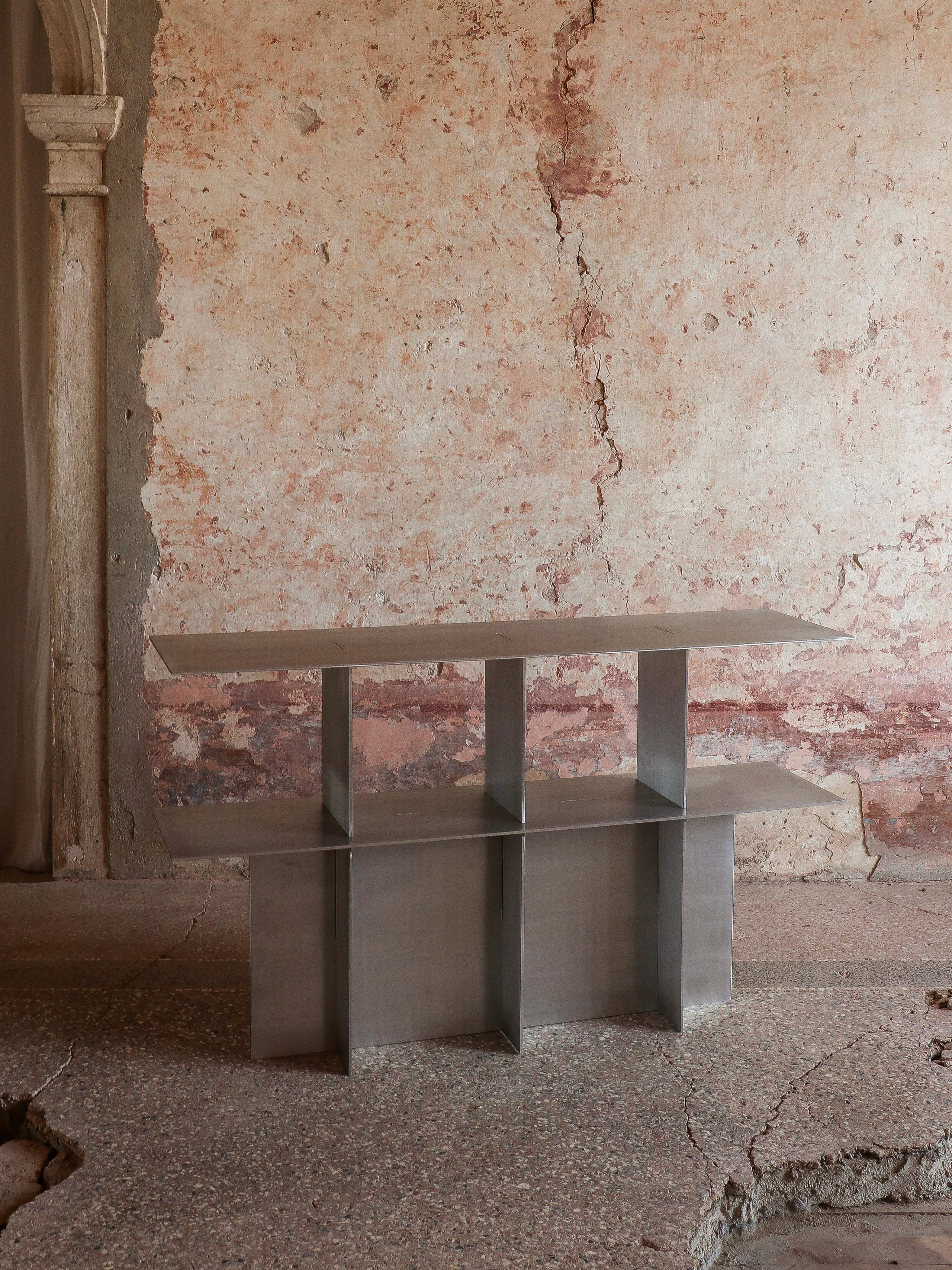 Lamina aluminum console — detail view