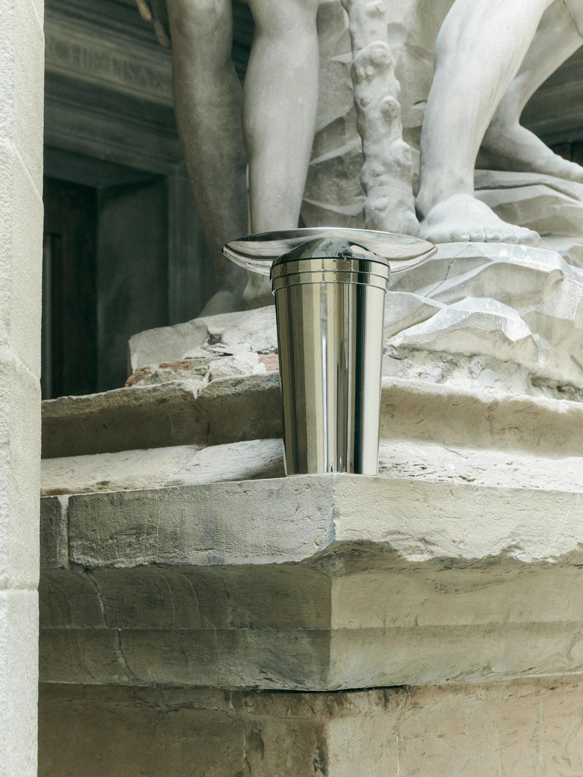 FOUNTAIN VASE 01 — detail view