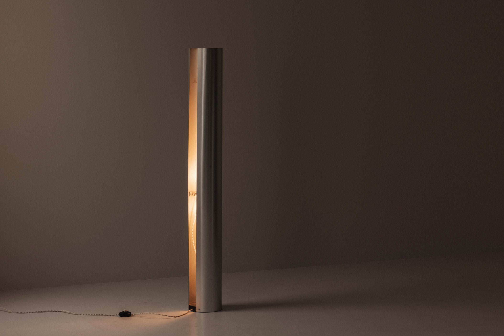 Sculptural metal tube floor lamp, Italy 1960s — view 10