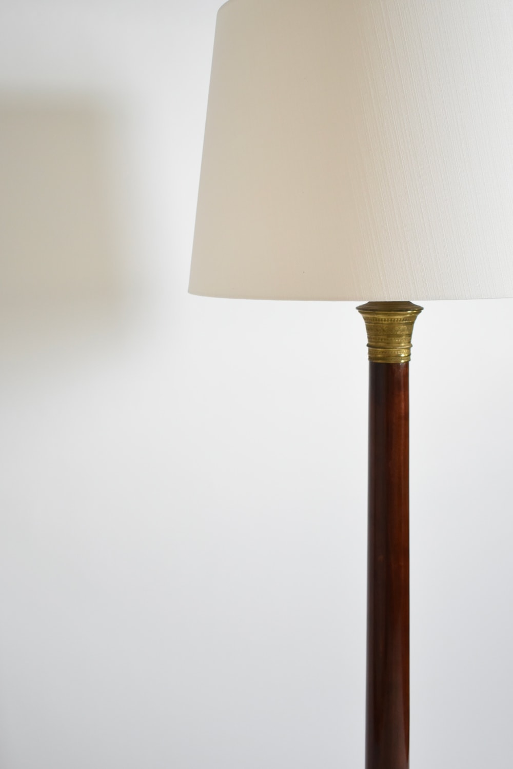 Neoclassical wooden tripod floorlamp, 1960s. — lifestyle setting