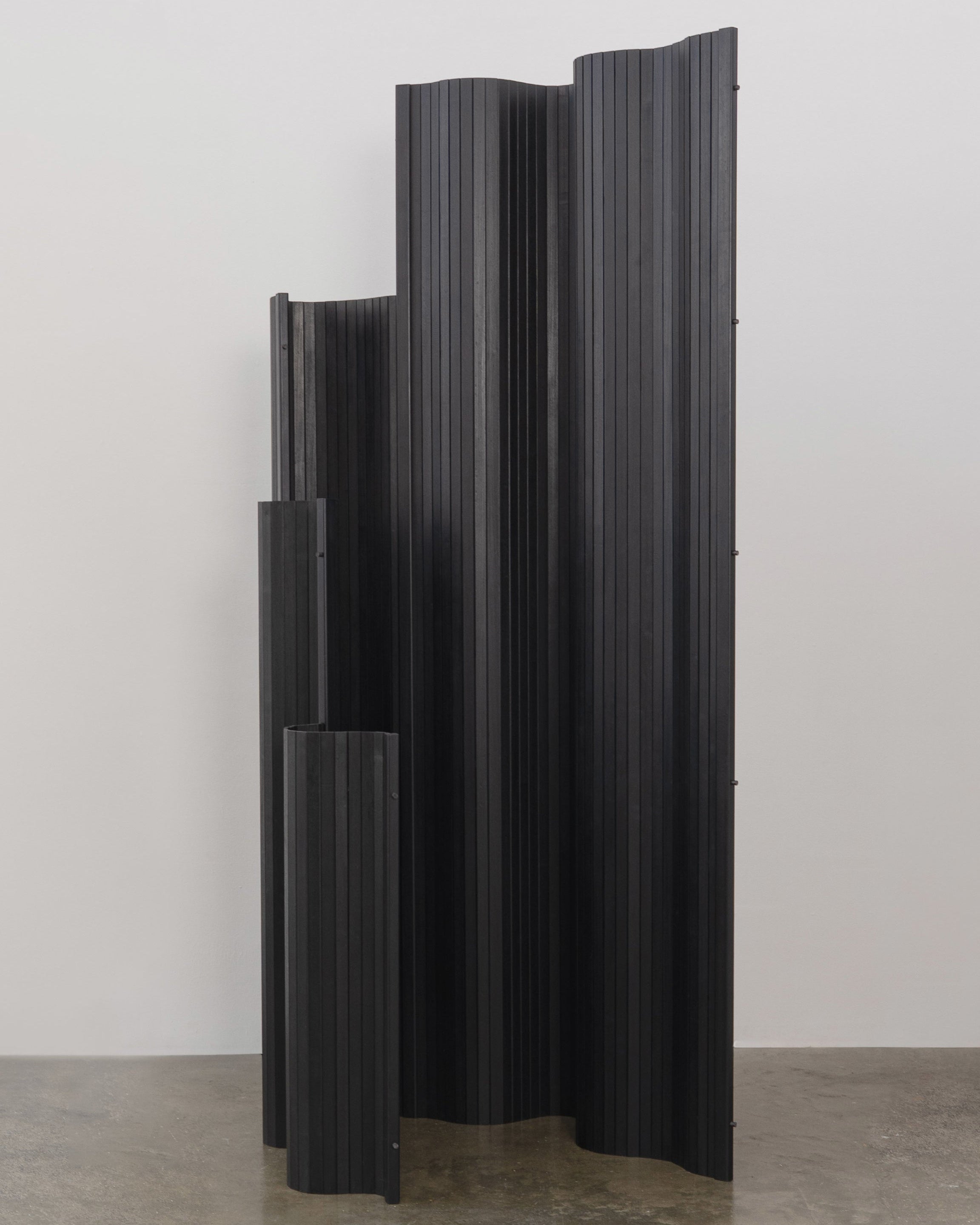 Écran Tambour Sculptural en Peuplier Fumé par Tom Roberts