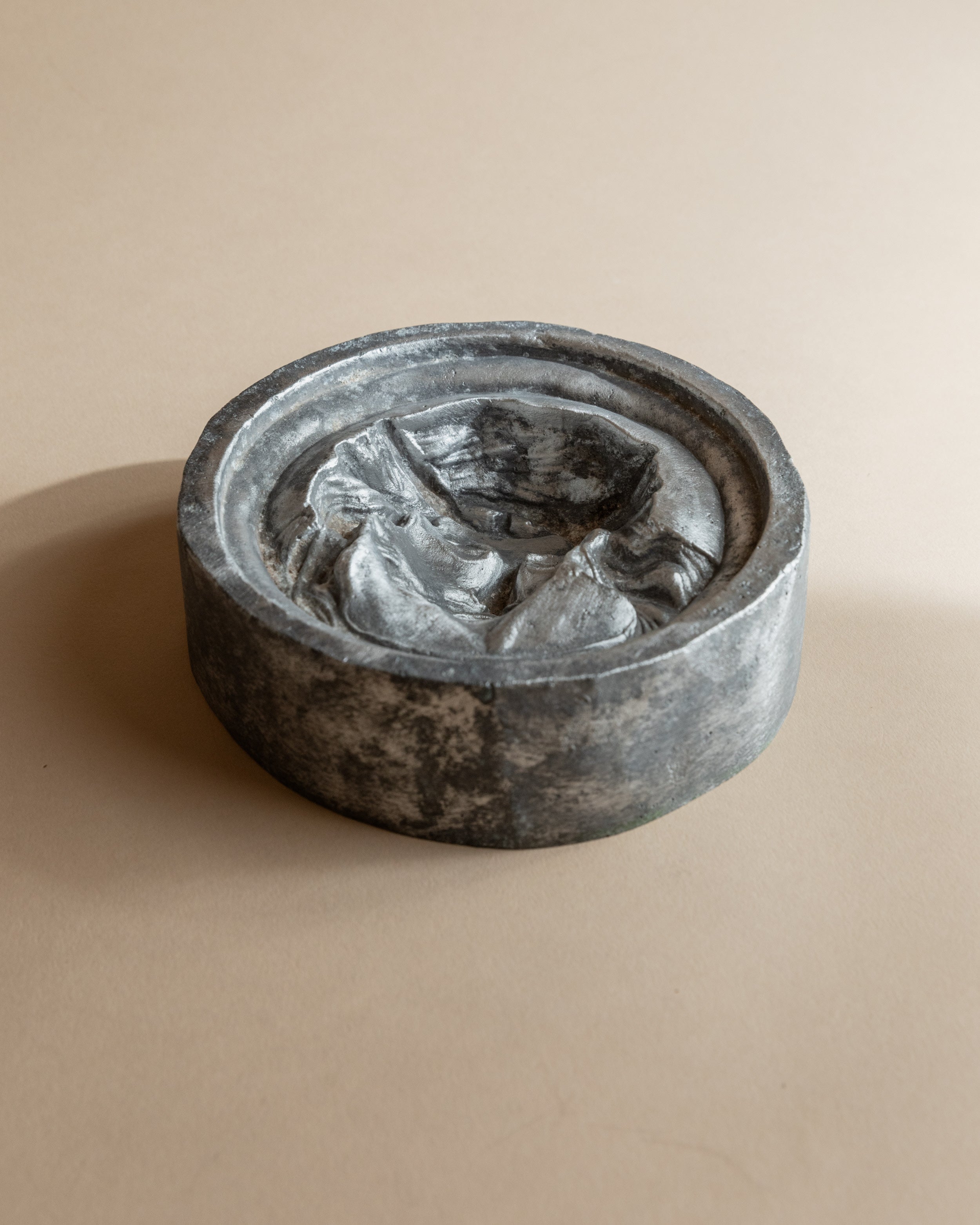 Cendrier en Métal Relief de Visage, Italie Années 1950