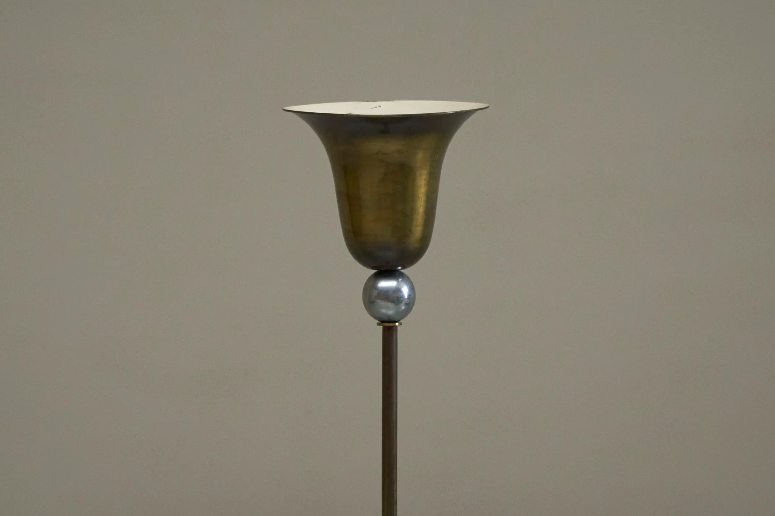 Very Elegant Art Deco Floor Lamp in Patinated Brass and Nickel Plated Brass 1930s — view 9
