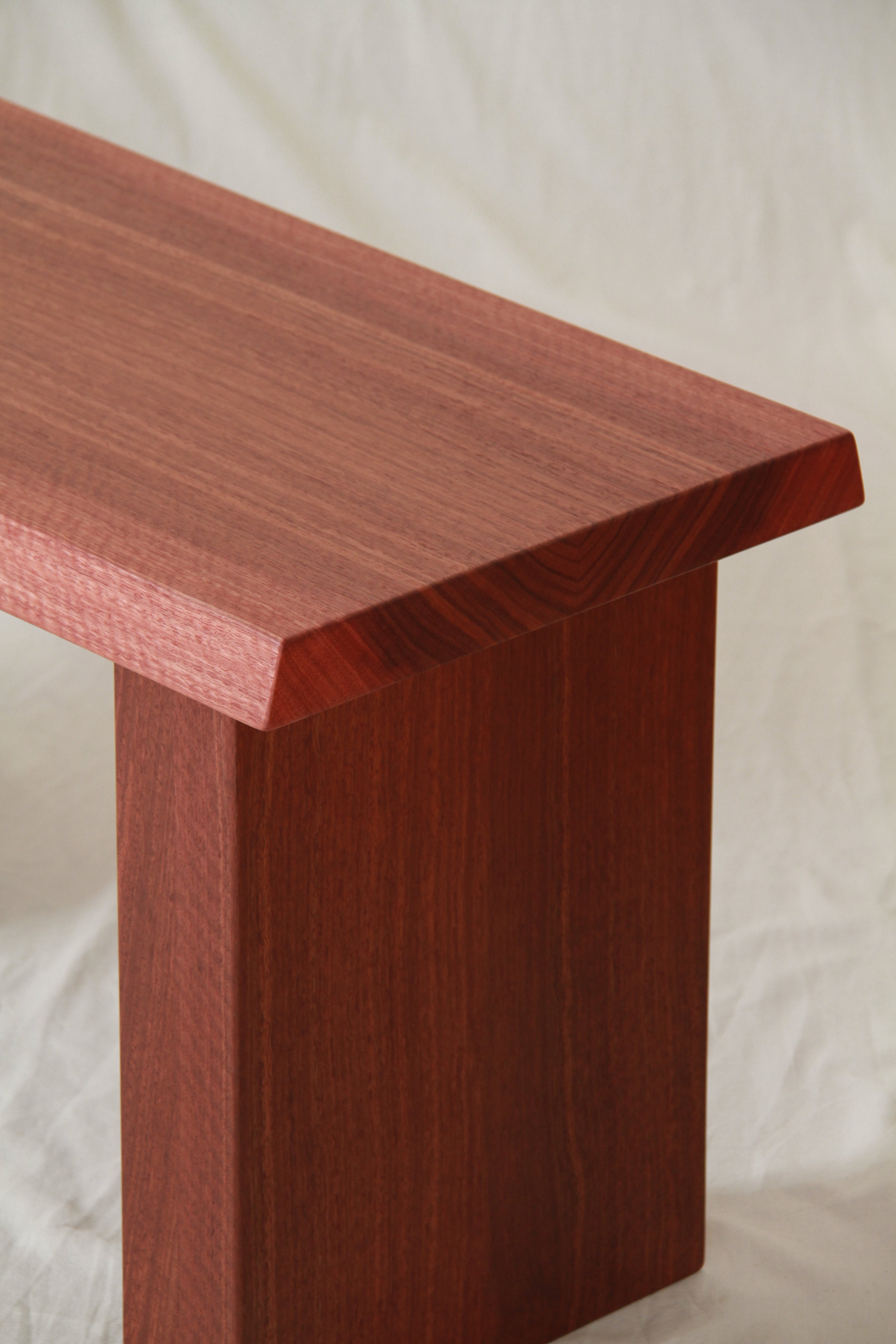 Oscillation Bench — detail view