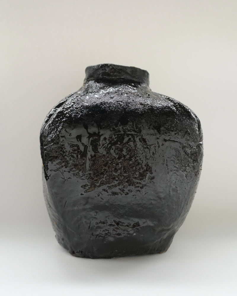 Guérison Vase by Yunju Jung | The Oblist — handcrafted black ceramic