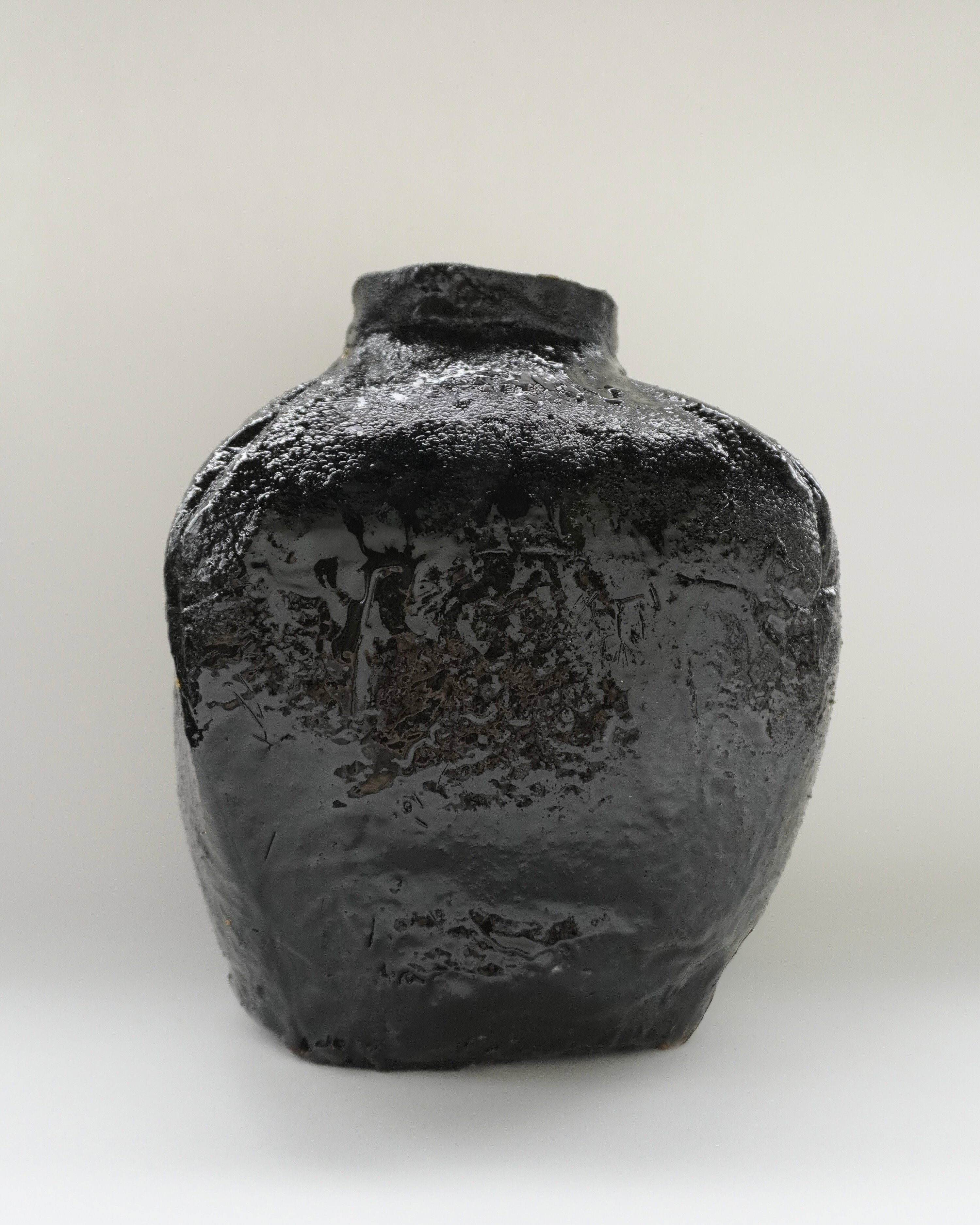 Guérison Vase by Yunju Jung | The Oblist — handcrafted black ceramic