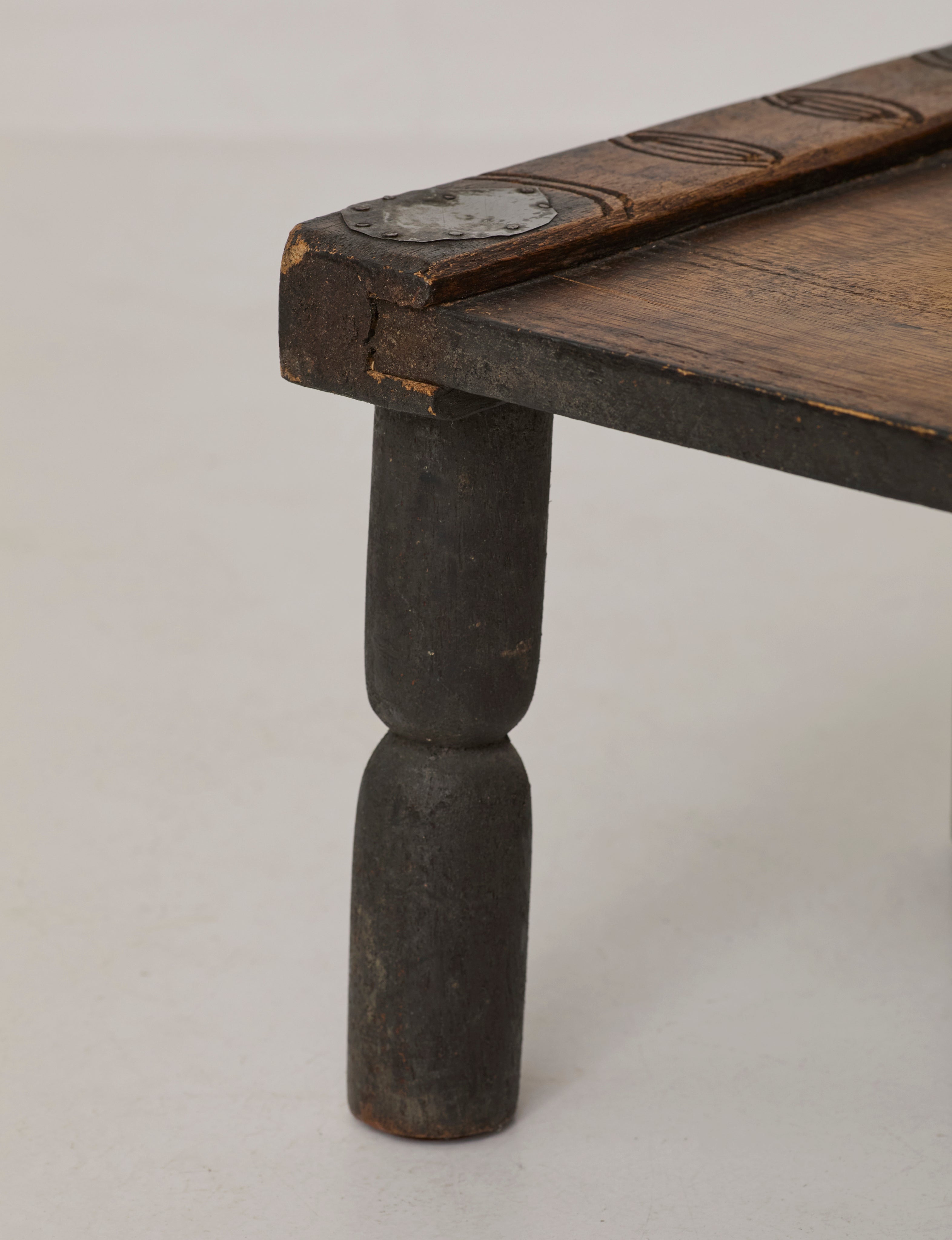 Small artisanal vintage West African chair "Baoulé" in solid wood C. 1960 — alternate view