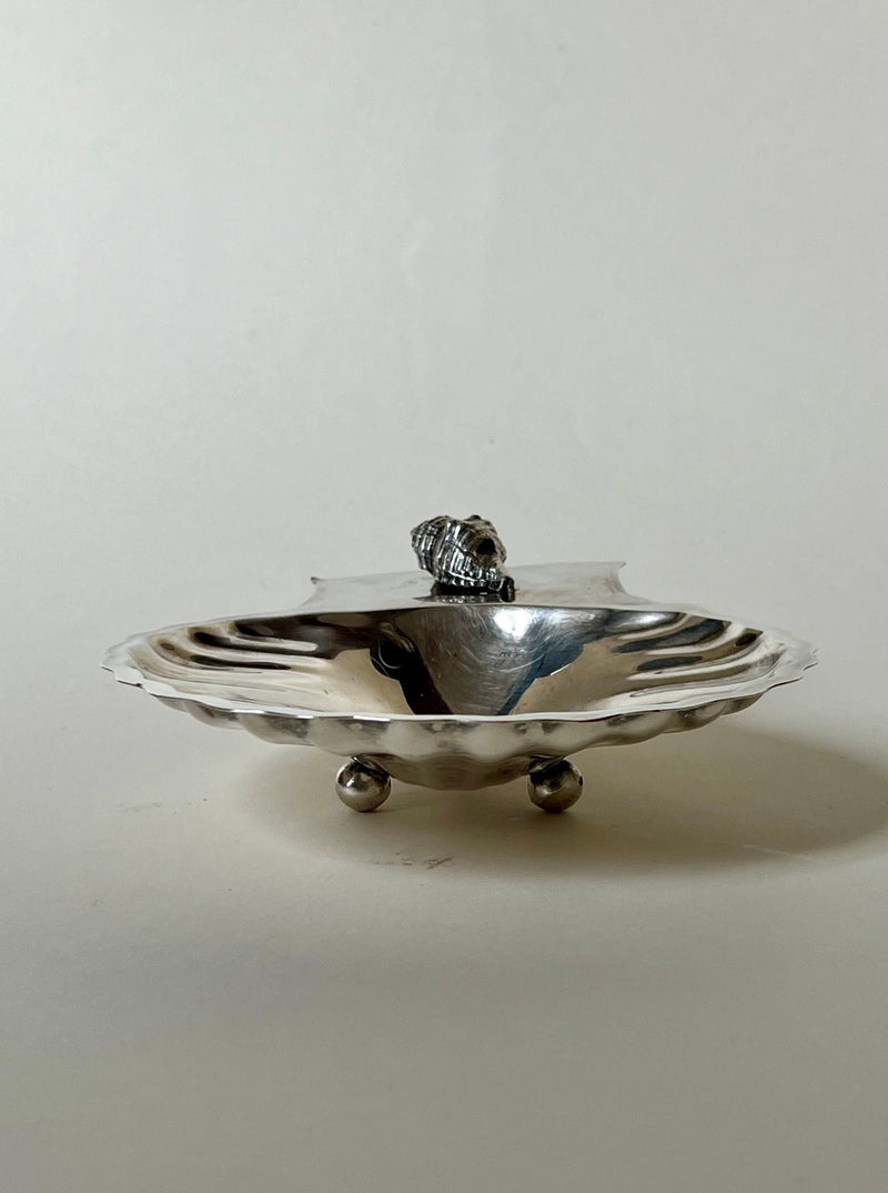 Mexican silver shell-shaped vide poche with ornate handle on feet