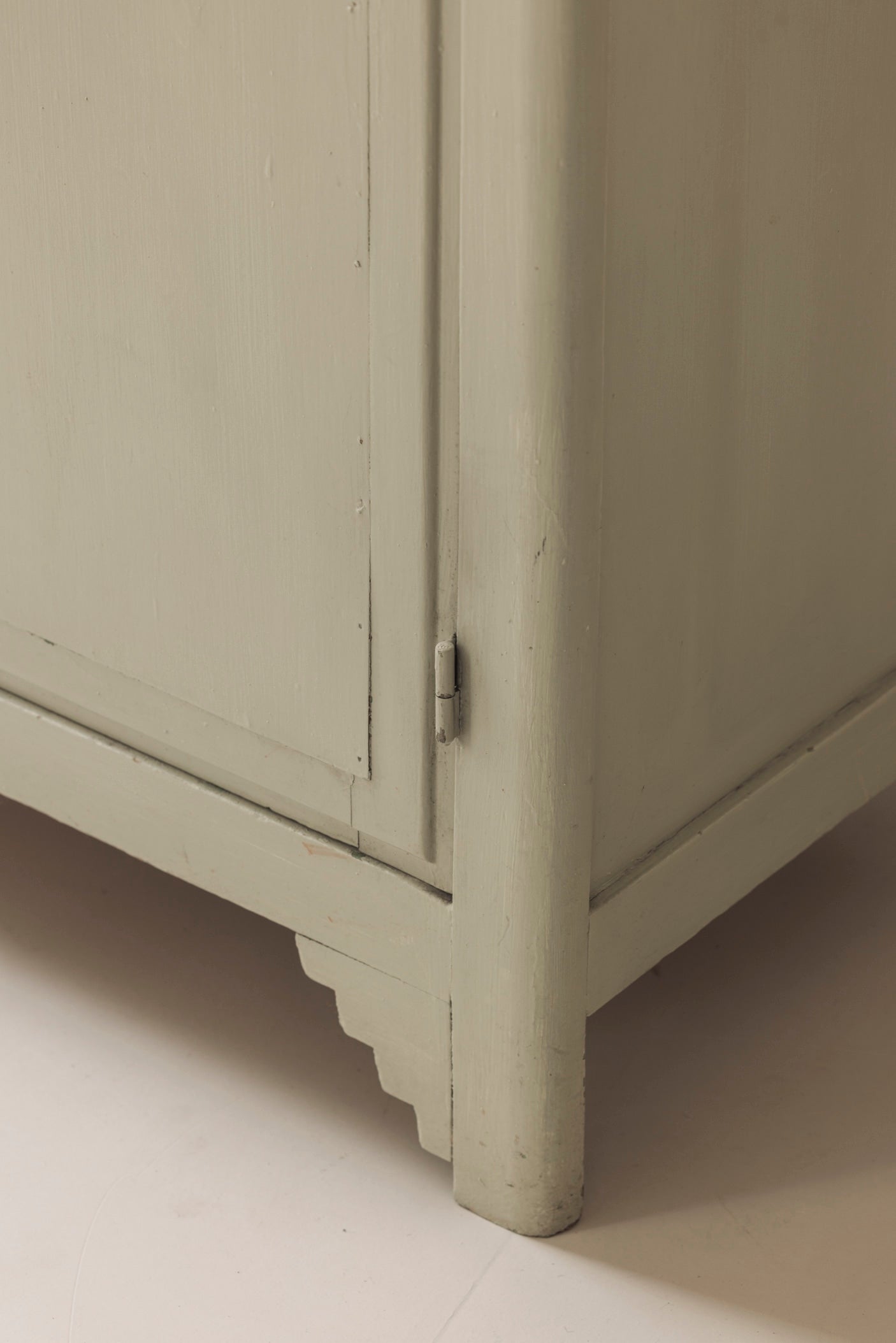Charming Modernist French cabinet from the 1950s — view 9