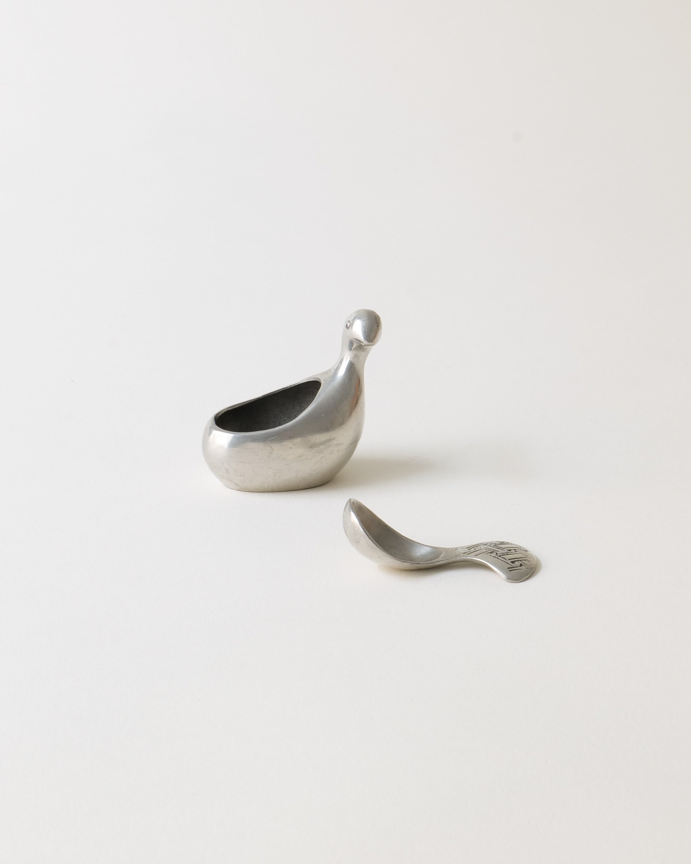 Lars Pirak Kirun Tenn Salt Cellar — detail view