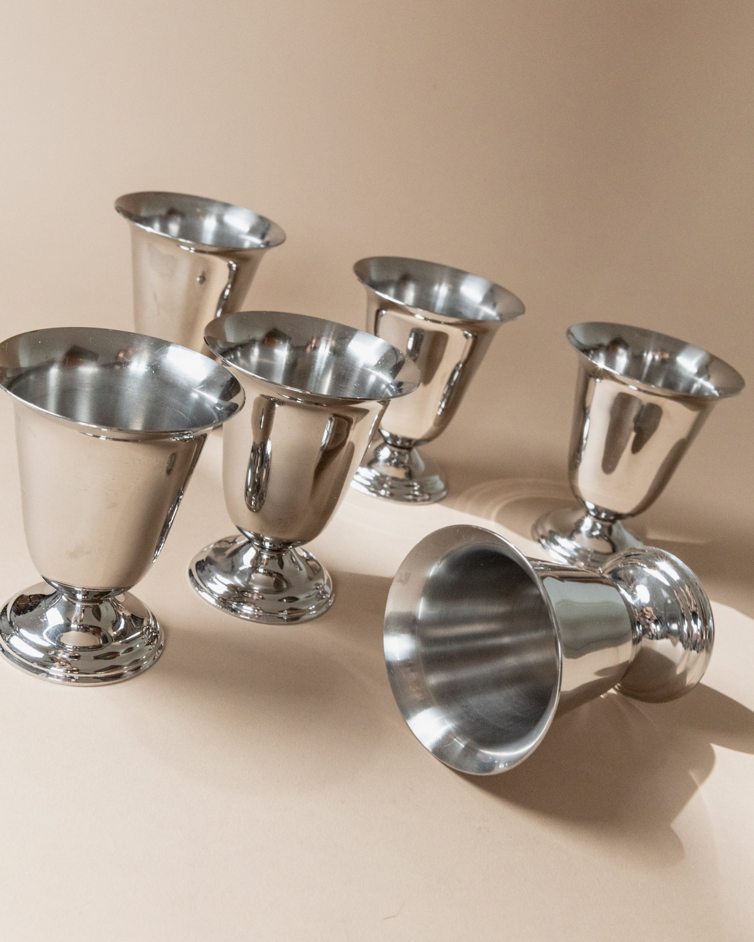 Ensemble de 6 tasses en acier inoxydable, design Italie années 1970