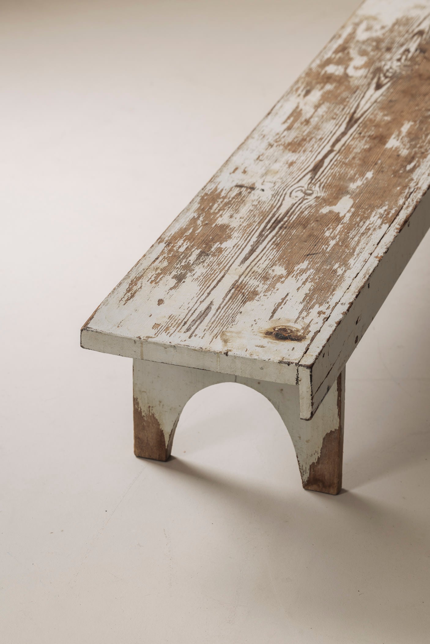 Rough patinated Swedish bench from the 1950s. — alternate view