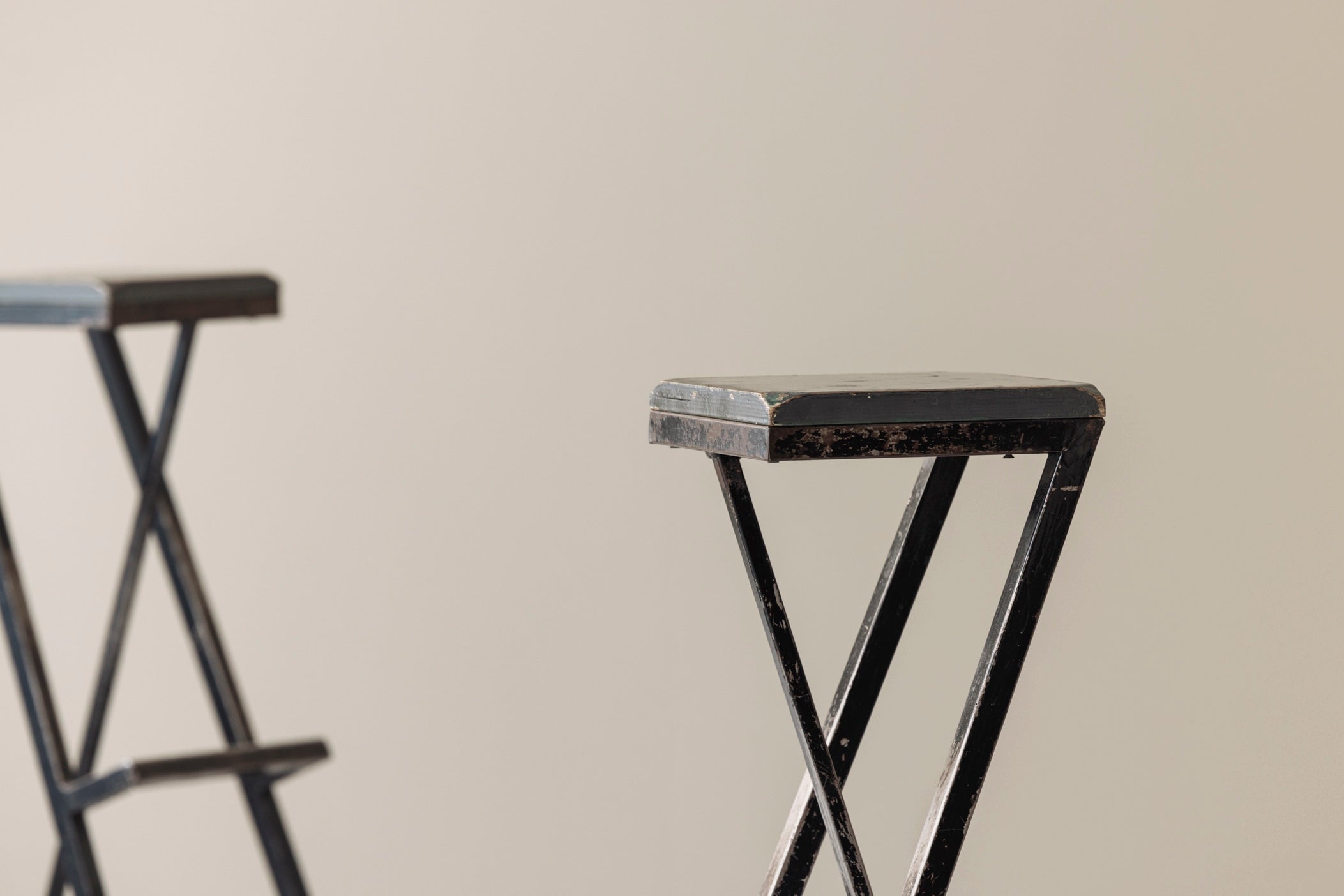 Set of 2 Modernist French bar stools, 1950s — additional view