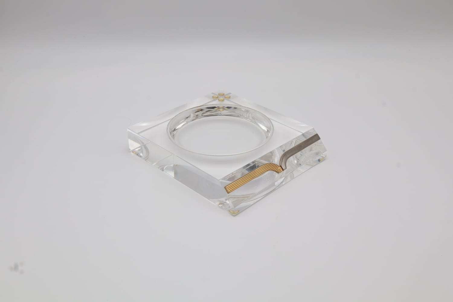 1970s Italian Vintage 'Pyramid' Vide-Poche in Lucite & Brass — lifestyle setting