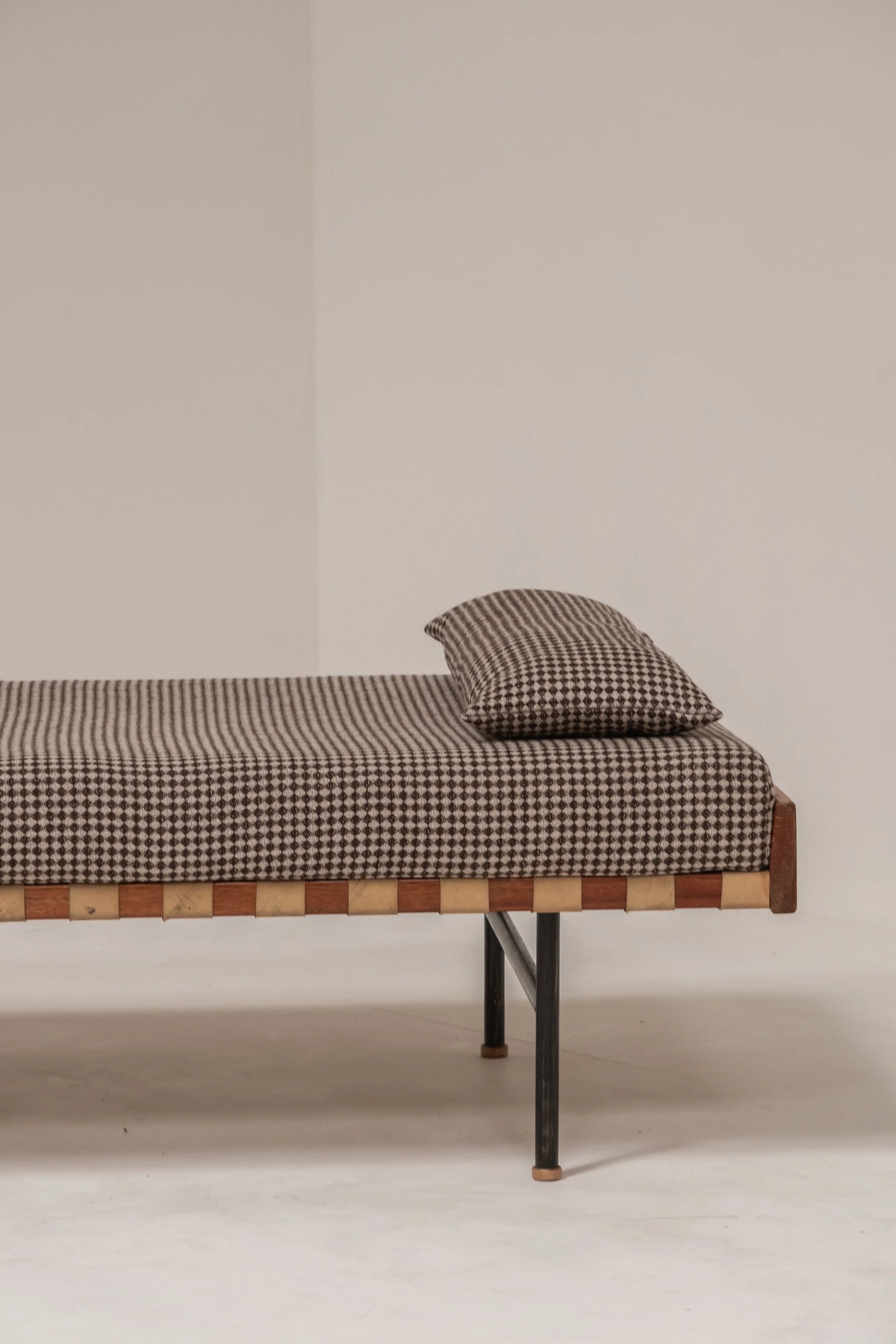 Daybed by Edoardo Gellner, Italy 1970 — lifestyle setting