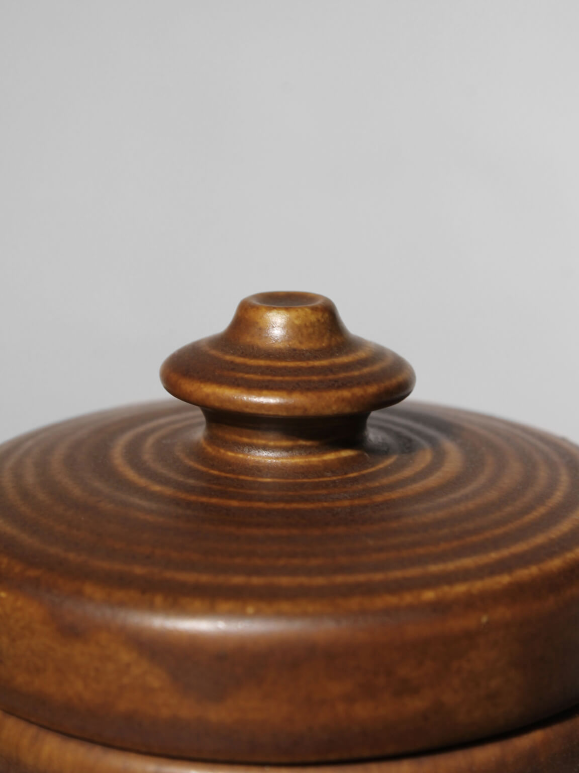 Ulla Procopé, Göran Bäck "Kaarna" Ceramic Matte Teapot — detail view
