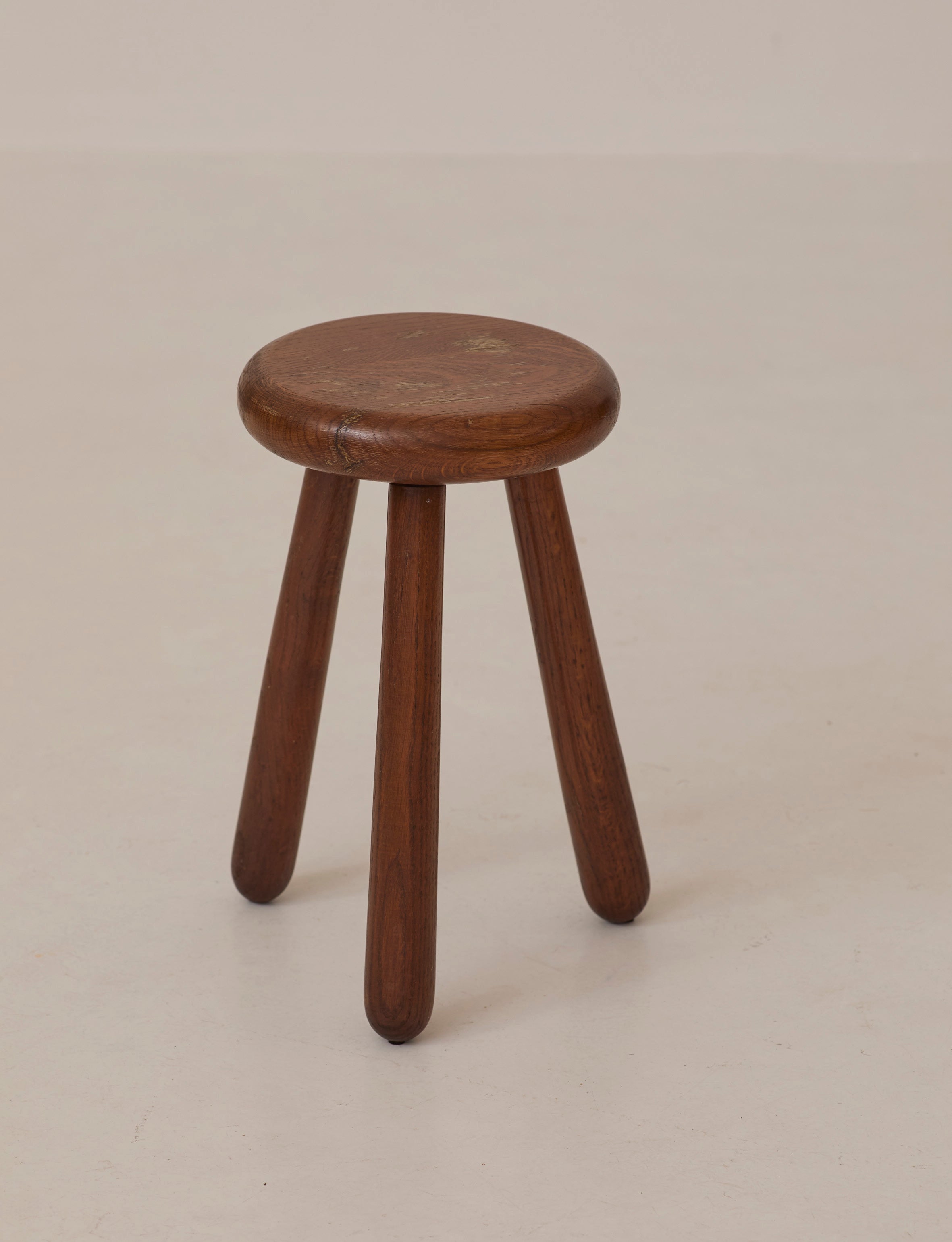 Brutalist Tripod Stool Handcrafted in Solid Oak Wood C. 1960 — top view of round oak seat