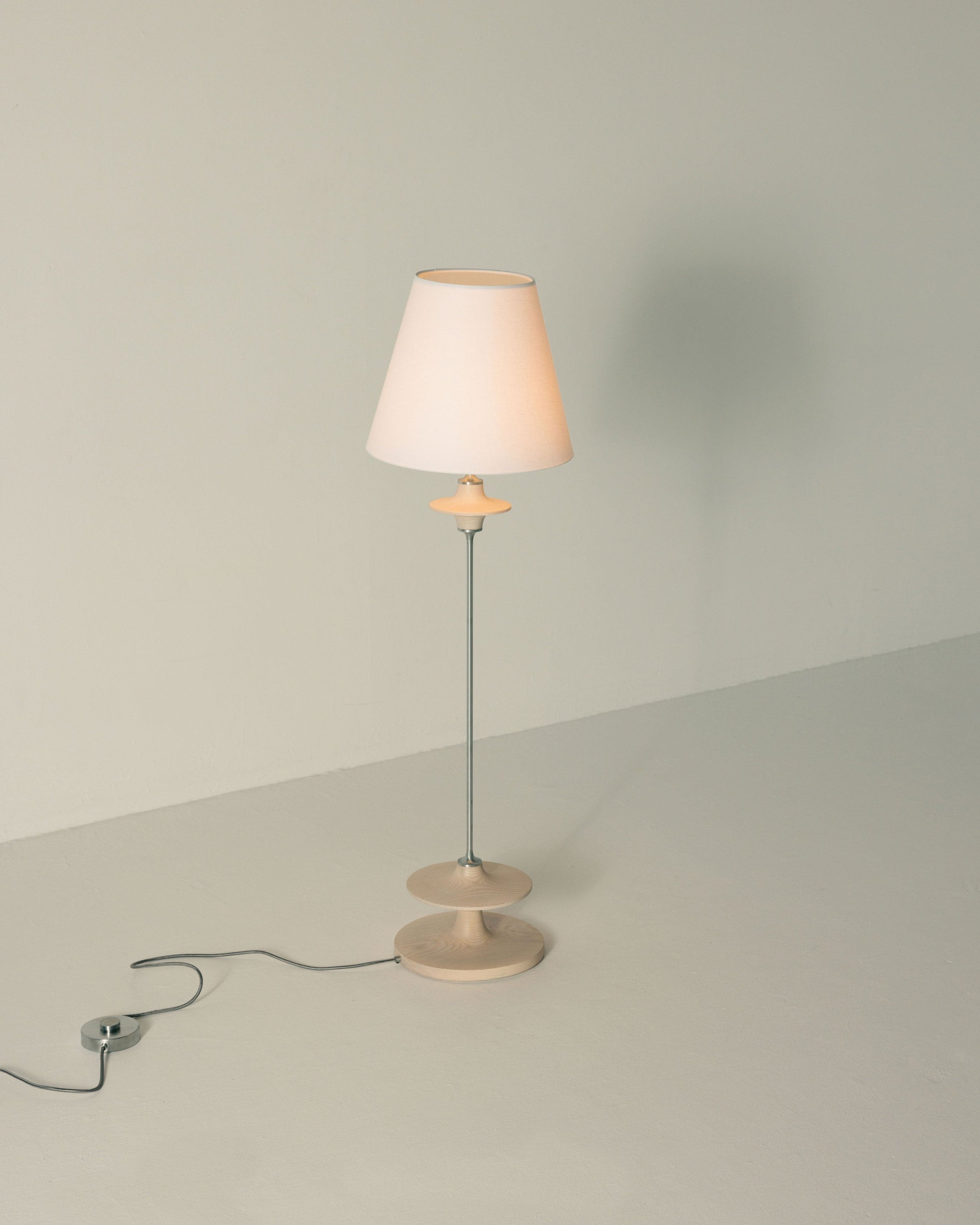 Hour Agathis Floor Lamp — detail view
