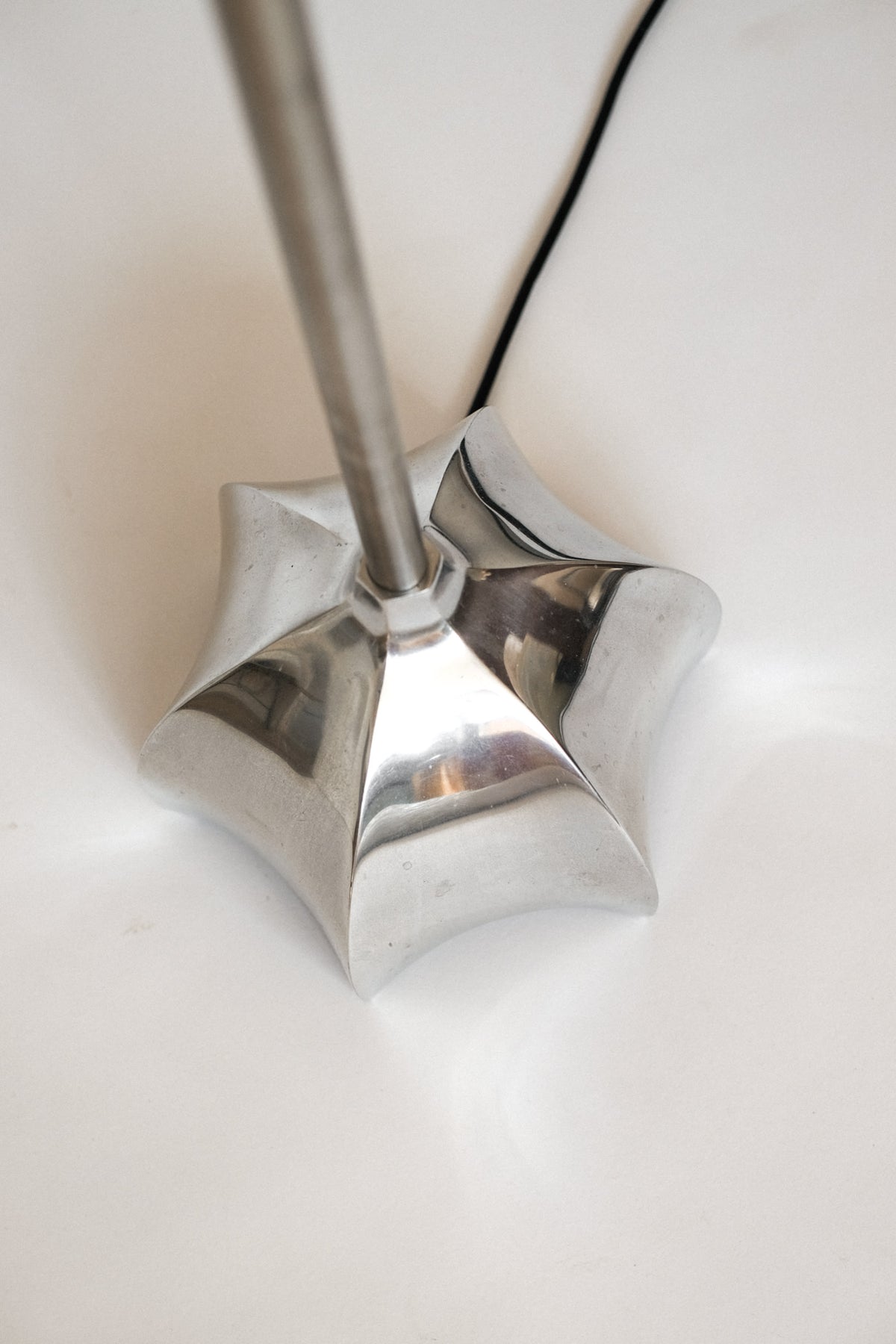 Silk Floor Lamp by Jan des Bouvrie  — alternate view