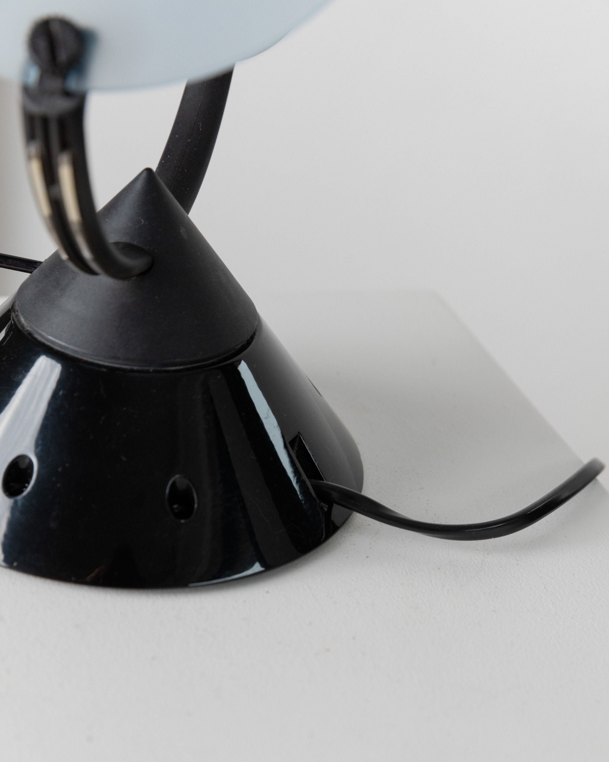 Table Lamp by Lamperti model Sestante, Italy 1980s — close-up of black base and cord