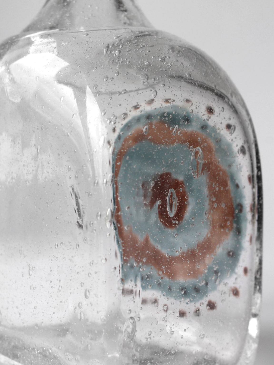 Bouteille en Verre Bullé Vintage avec Motifs Abstraits