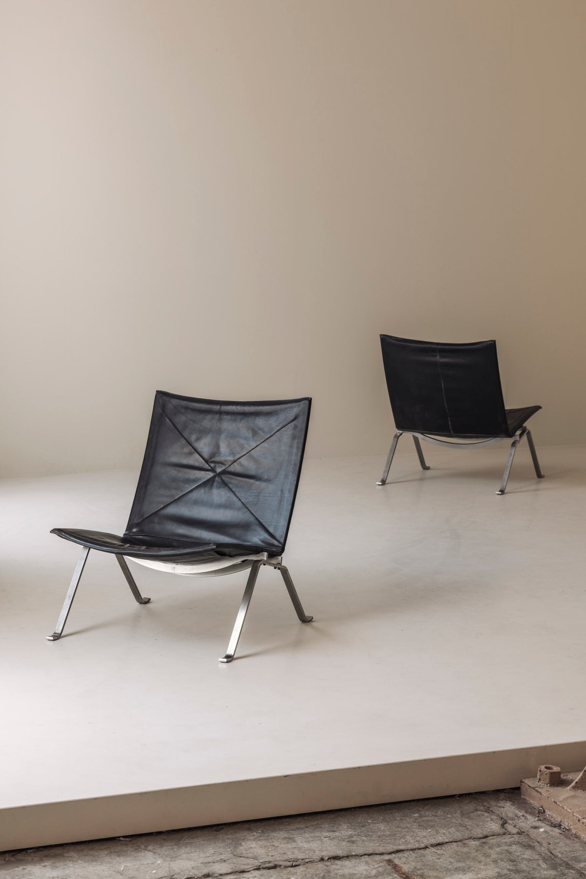 Early PK22 Lounge Chairs by Poul Kjærholm for E. Kold Christensen, Denmark 1960s by Modern Living | The Oblist