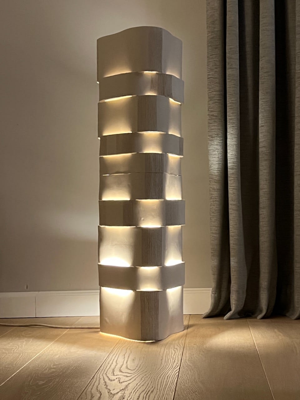 Lampe de sol Too 60 en céramique