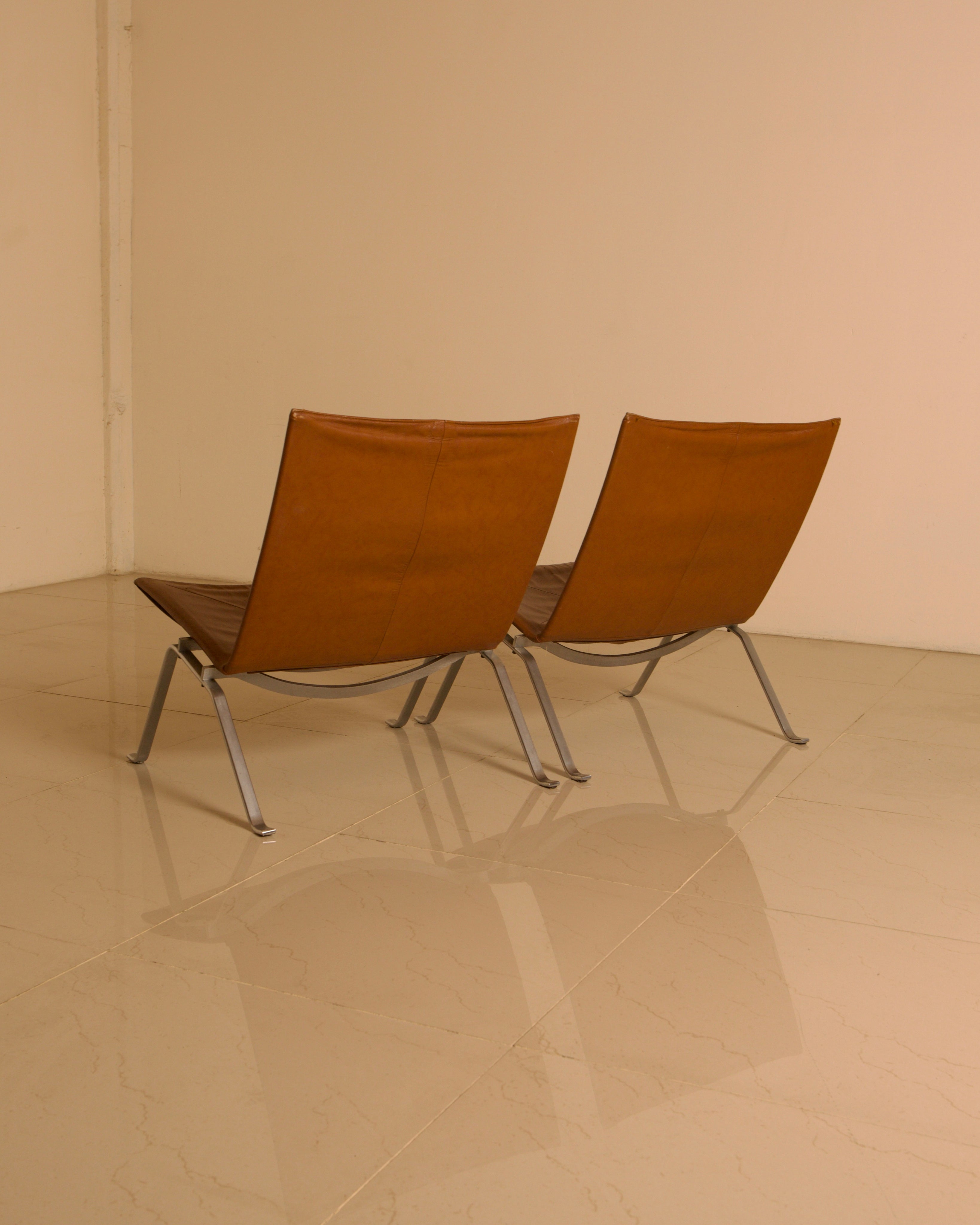PK22 Cognac Leather Lounge Chair Pair by Poul Kjærholm, E. Kold Christensen, 1960s — view 9