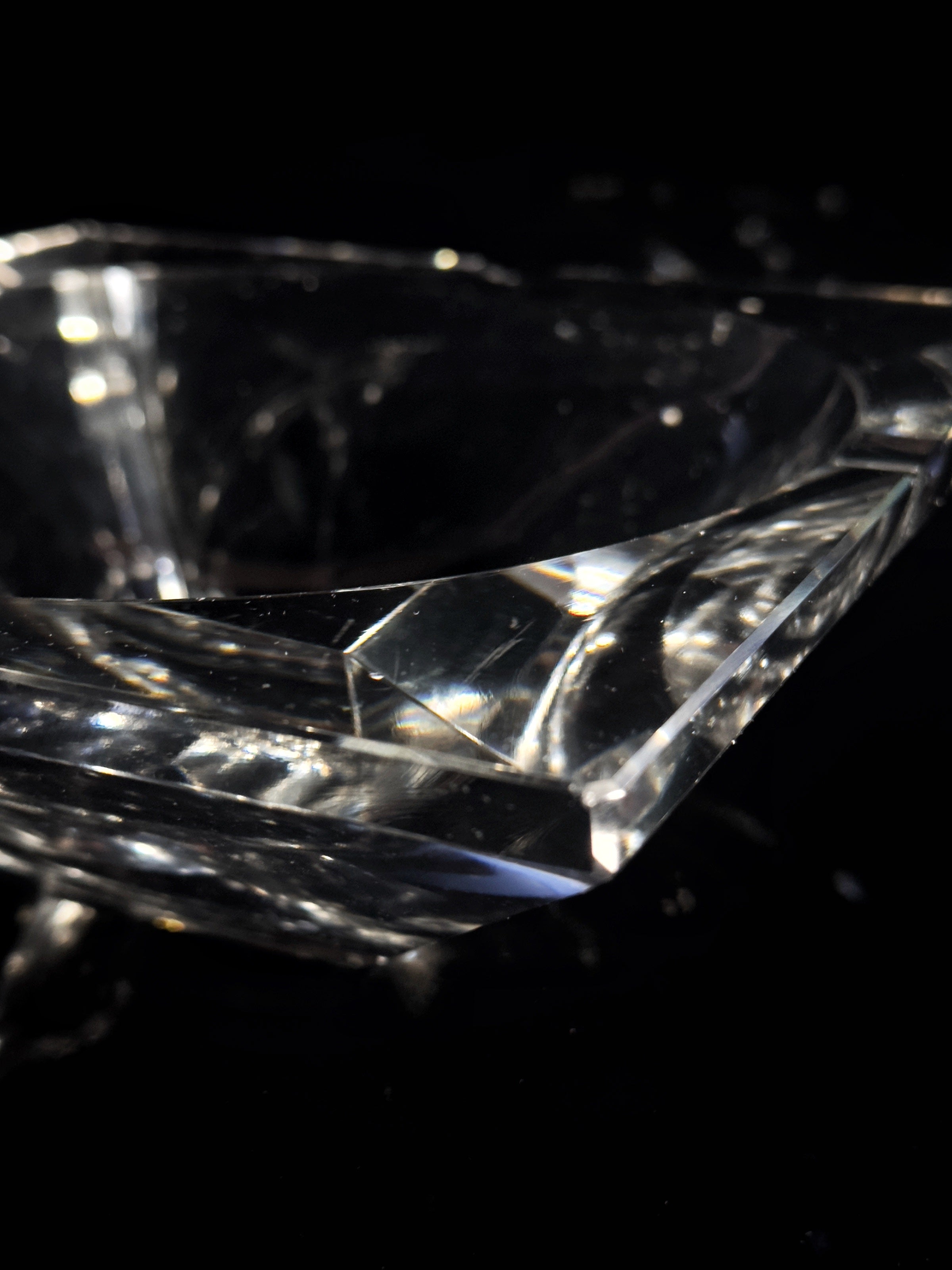 Large Crystal Glass Vide-poches - 1980s — side angle showing clear glass facets