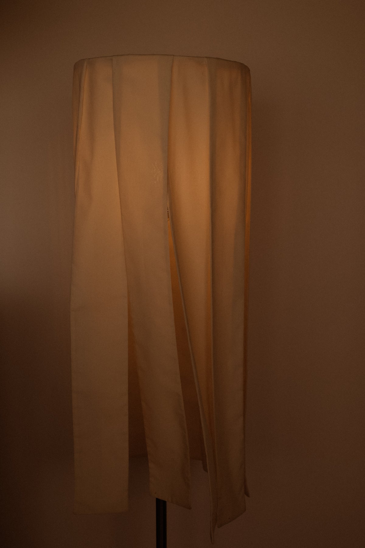 Silk Floor Lamp by Jan des Bouvrie  — side angle