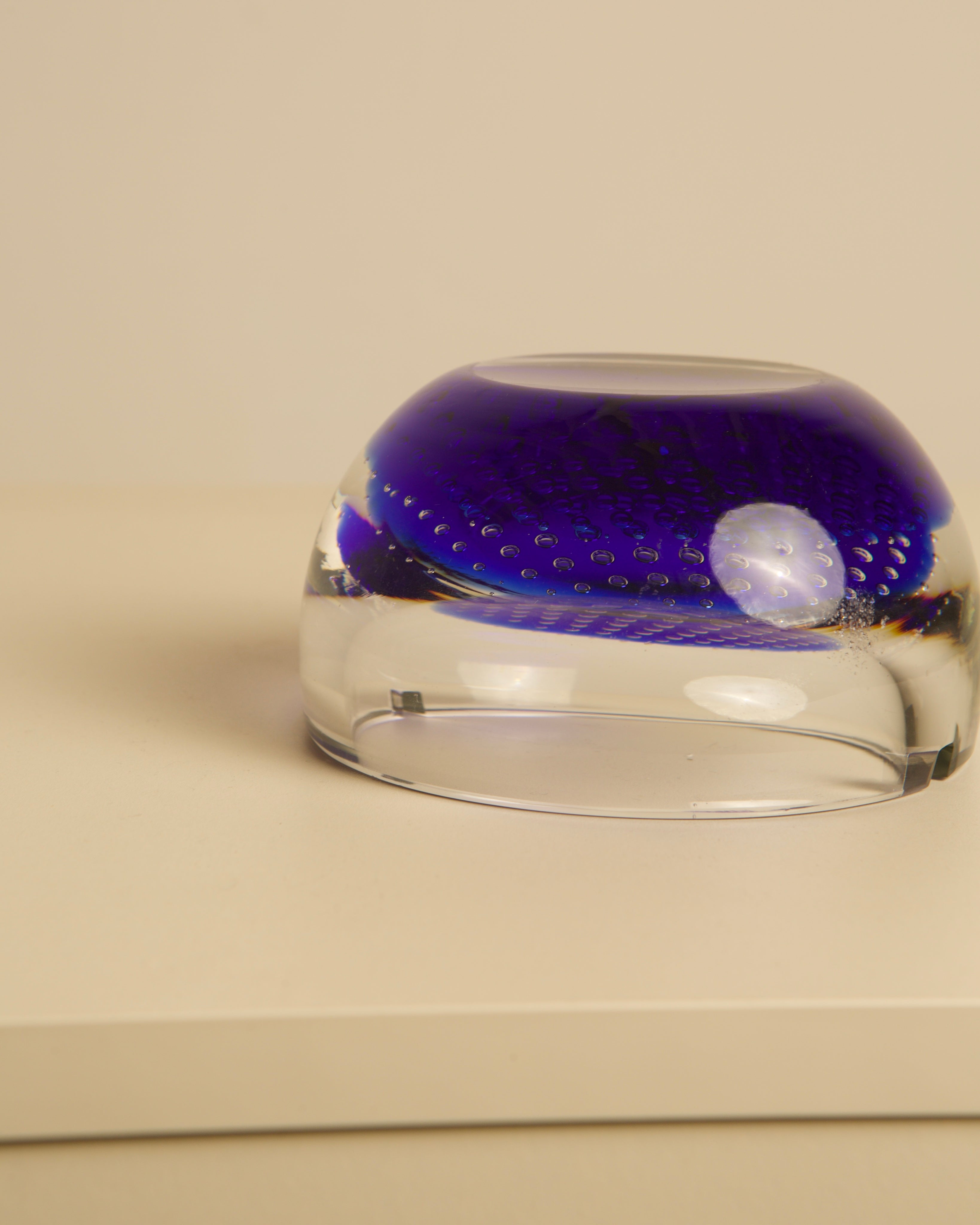 Italian Murano glass ashtray with deep blue interior and bubbles