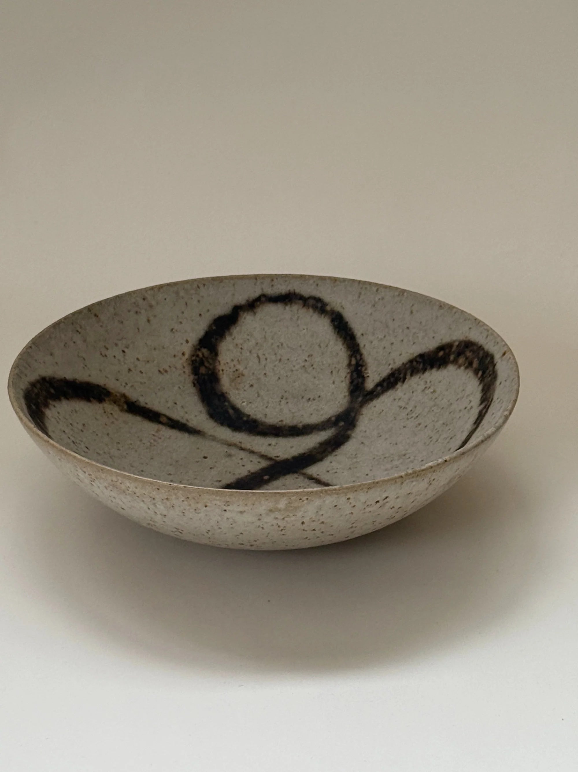 Eigil Heinrichsen Stoneware Bowl II, Denmark, 50s/60s — side view highlighting speckled gray surface