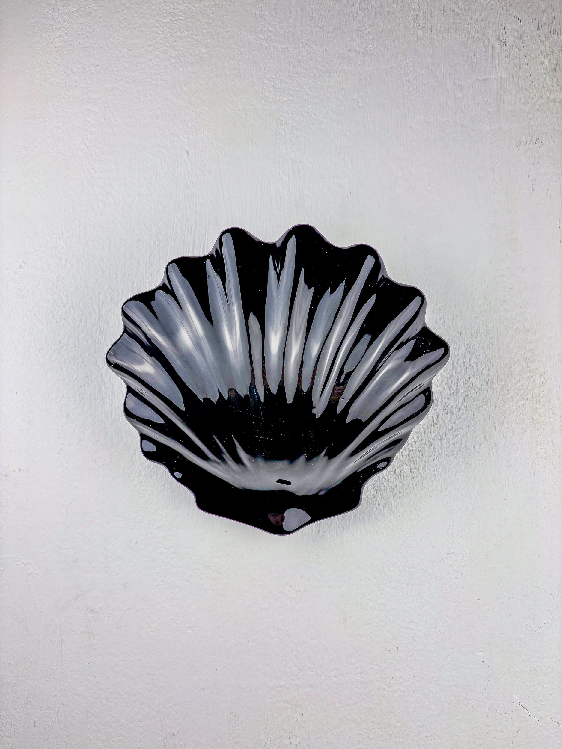 Italian shell-shaped wall sconce, black ceramic, 1970's — lifestyle setting