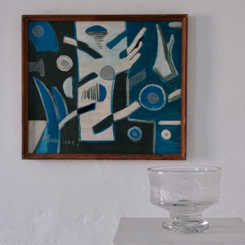 Bertil Vallien Glass Footed Bowl for Boda Åfors, 1960s — close-up with abstract art backdrop
