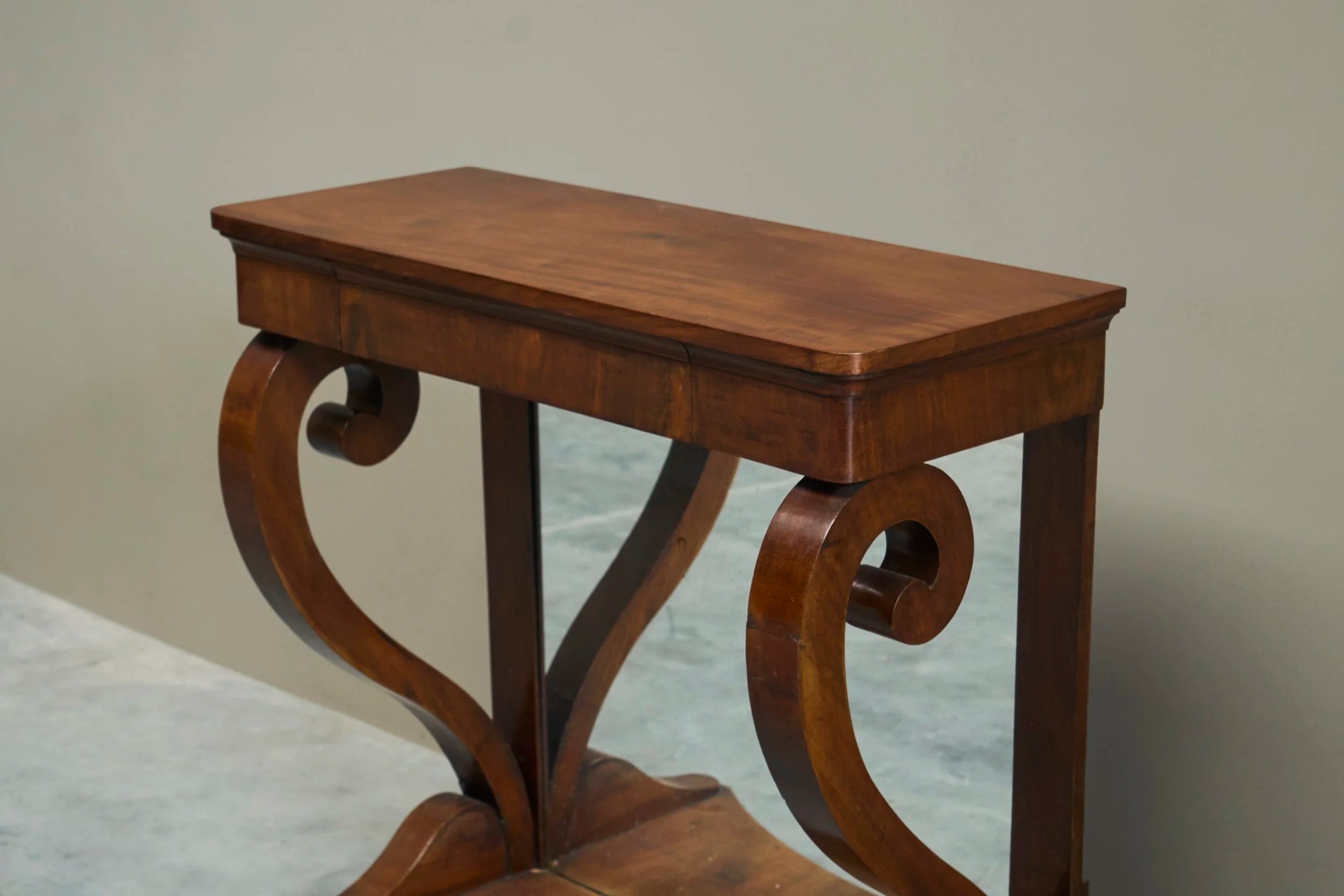 Sculptural Dutch Empire Console Table with Integrated Mirror Early 19th Century — detail view