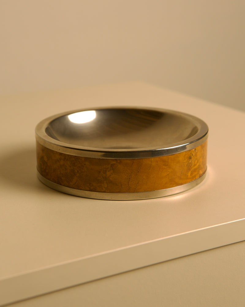Poplar Burl Wood and Metal Trinket Tray, 70s — close-up of wooden edge and metal rim