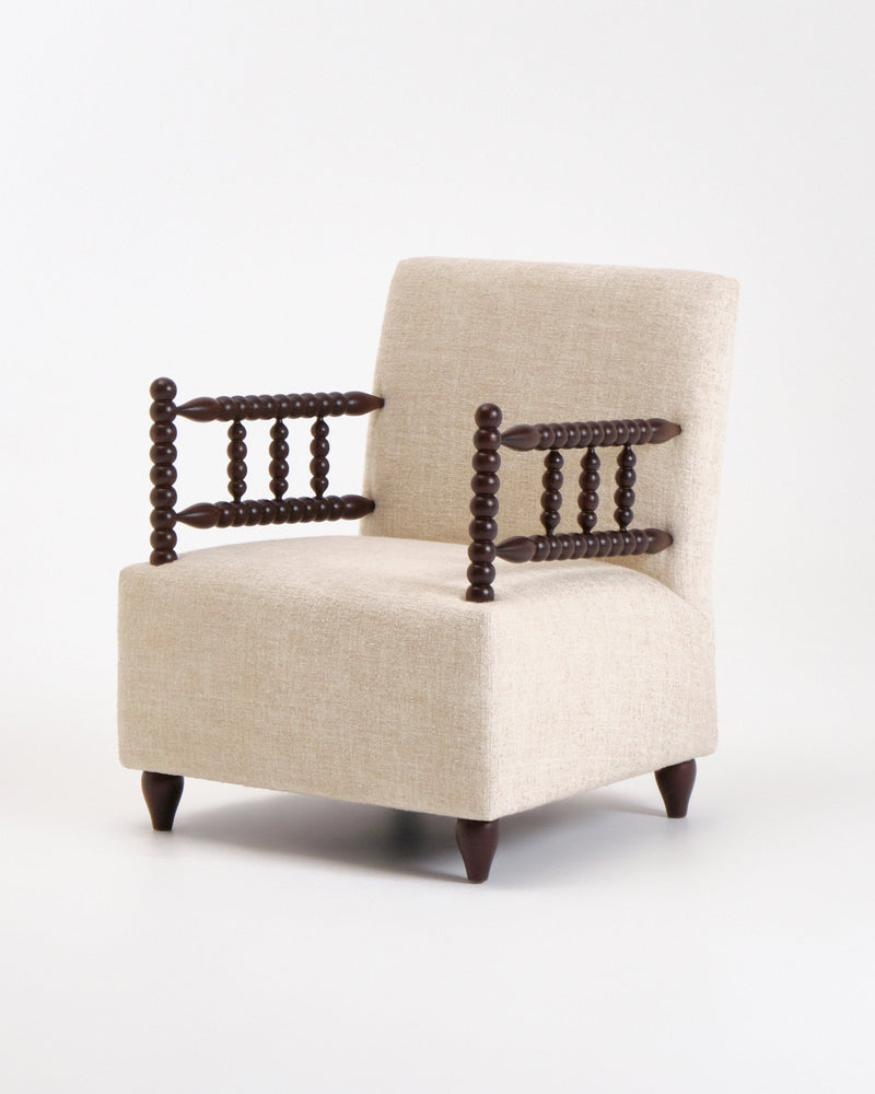 Bolha Lounge Chair — front view highlighting beige fabric and wooden arms