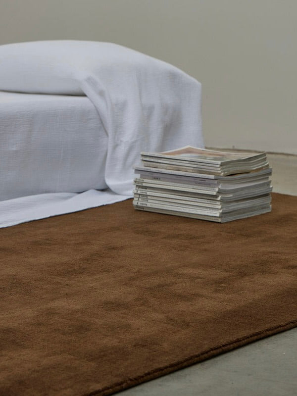 Hand-woven Rug in New Zealand Wool, Cacao Brown — detail view