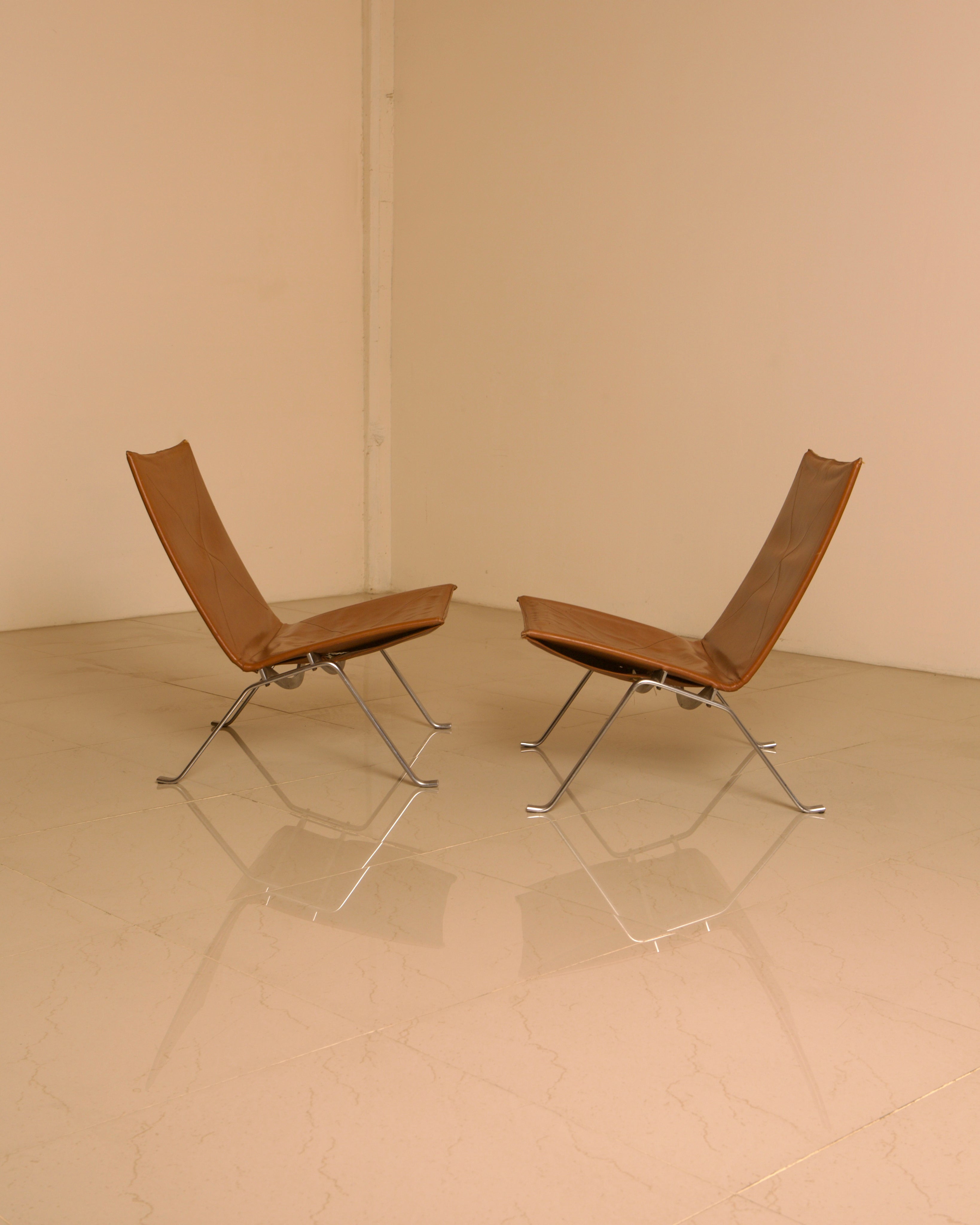 PK22 Cognac Leather Lounge Chair Pair by Poul Kjærholm, E. Kold Christensen, 1960s — alternate view