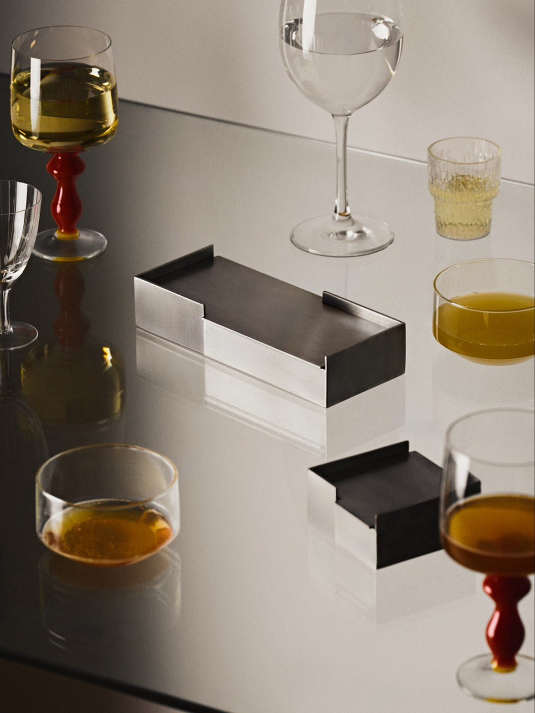 Carlo - Medium desk set — side angle