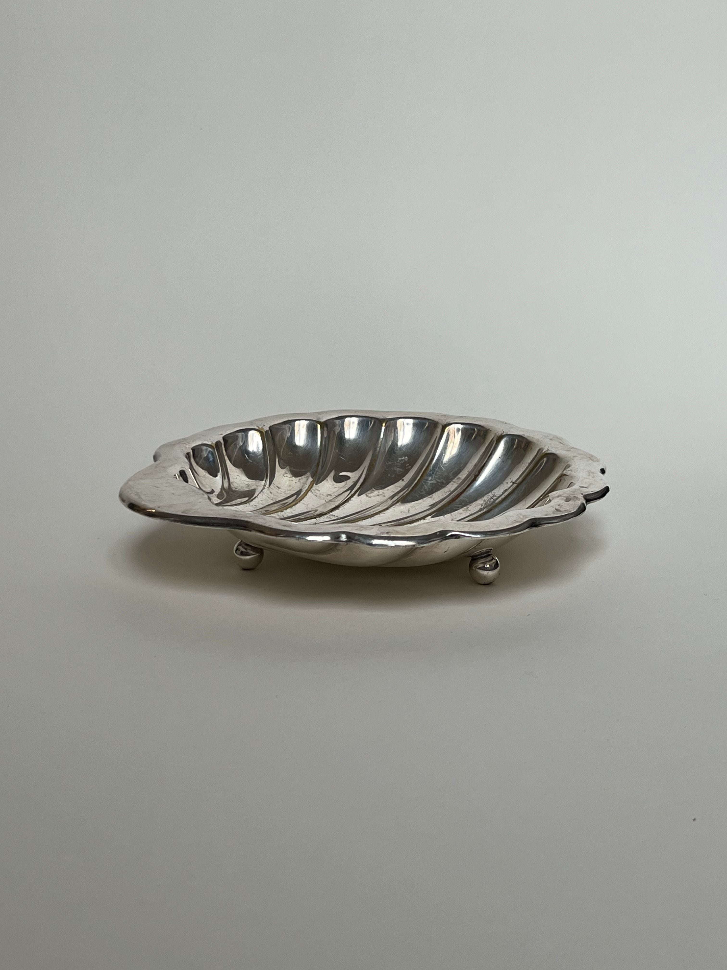 Medium Shell Shaped Vide Poche