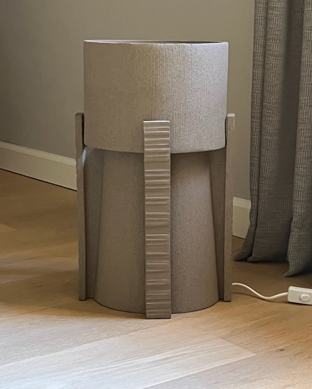 La Lampe de Table Hold en Céramique